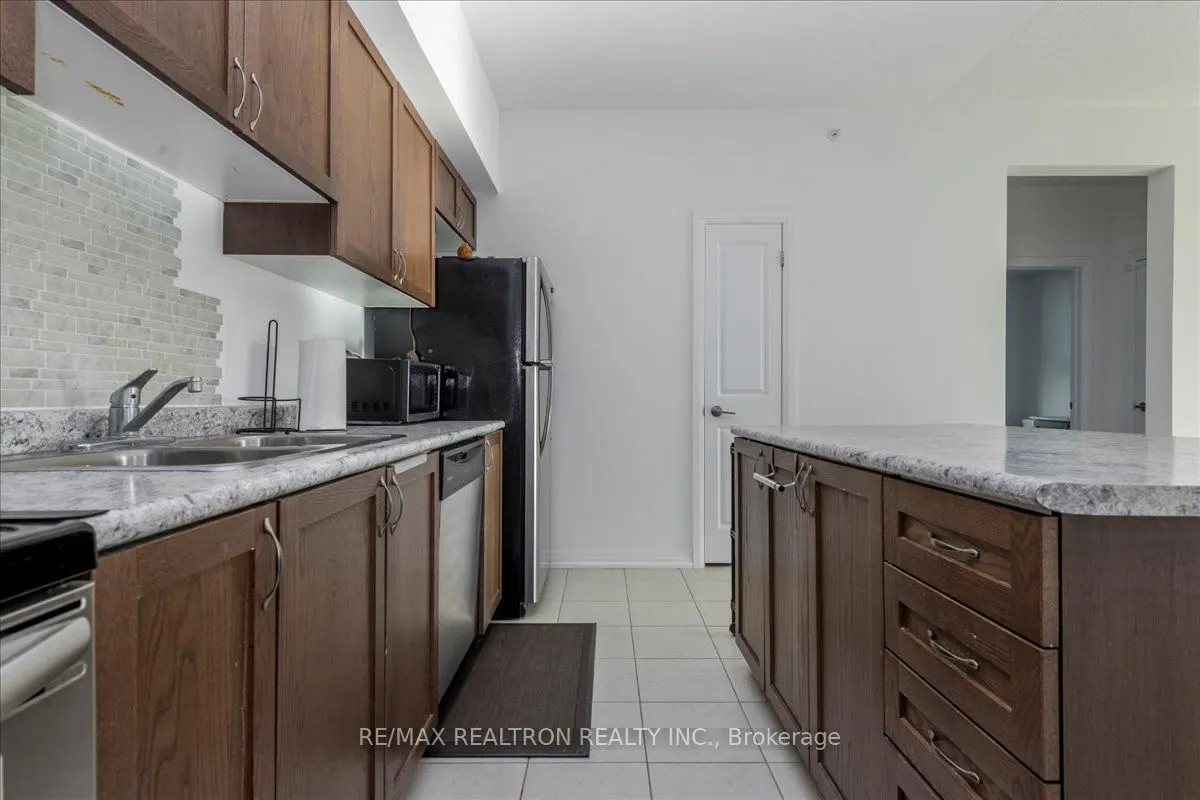 299 Cundles Road E, #102