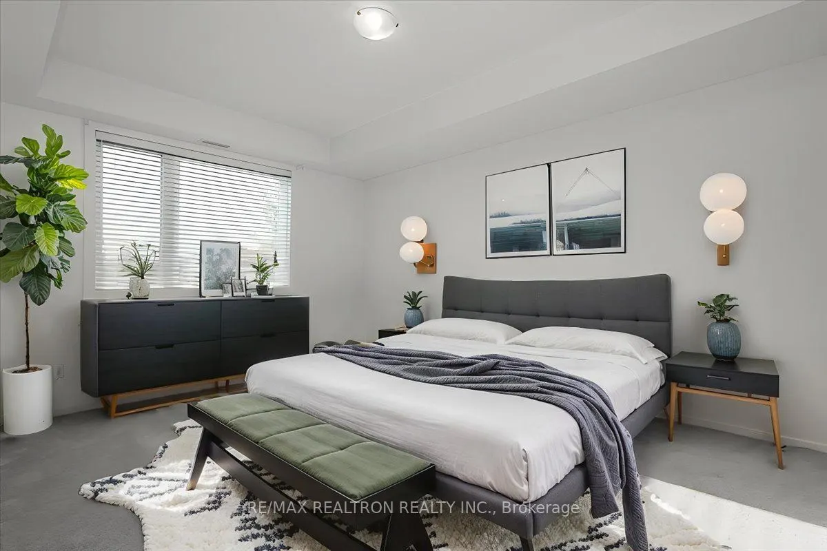 299 Cundles Road E, #102
