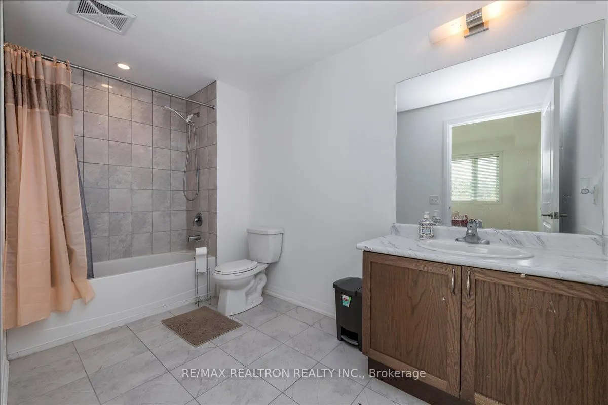 299 Cundles Road E, #102
