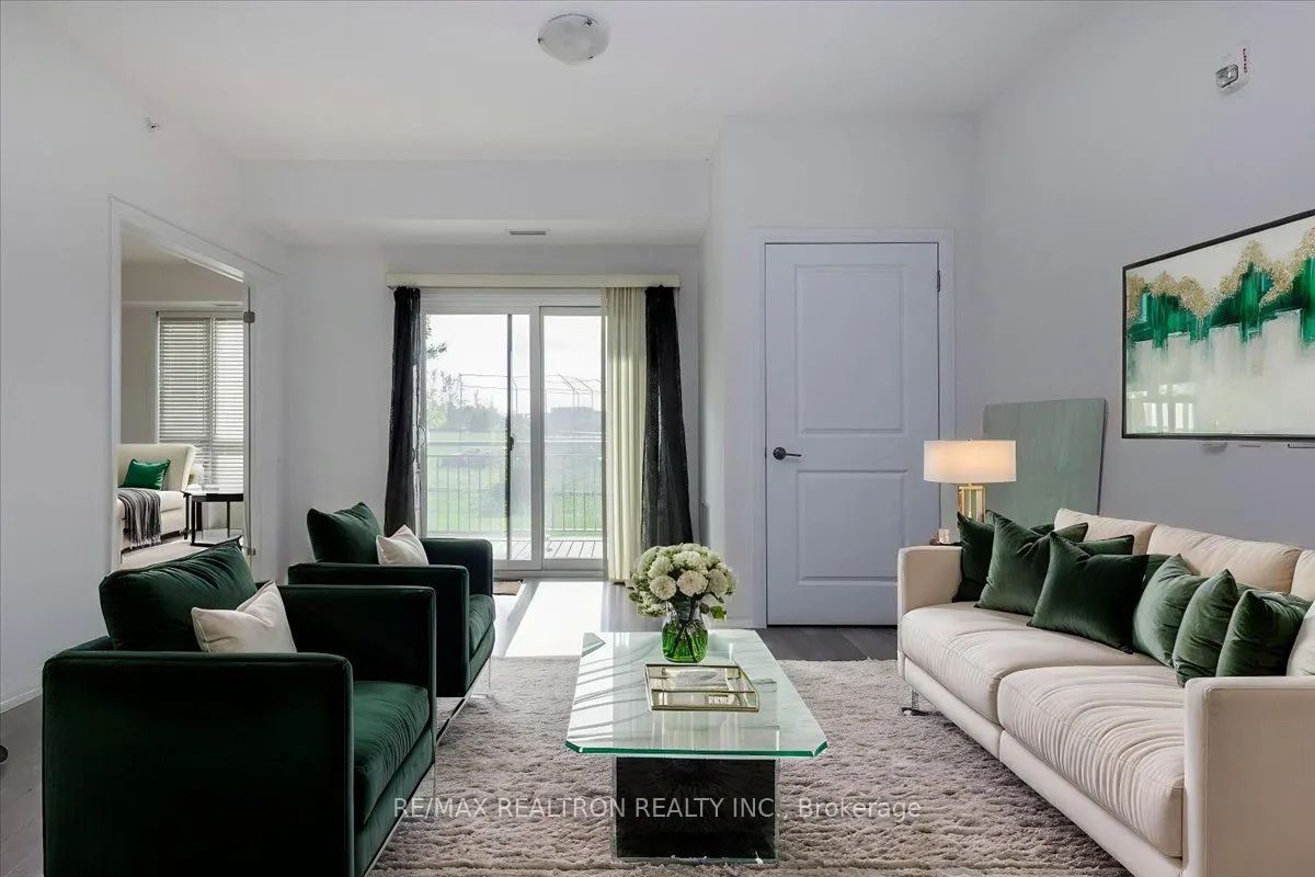 299 Cundles Road E, #102
