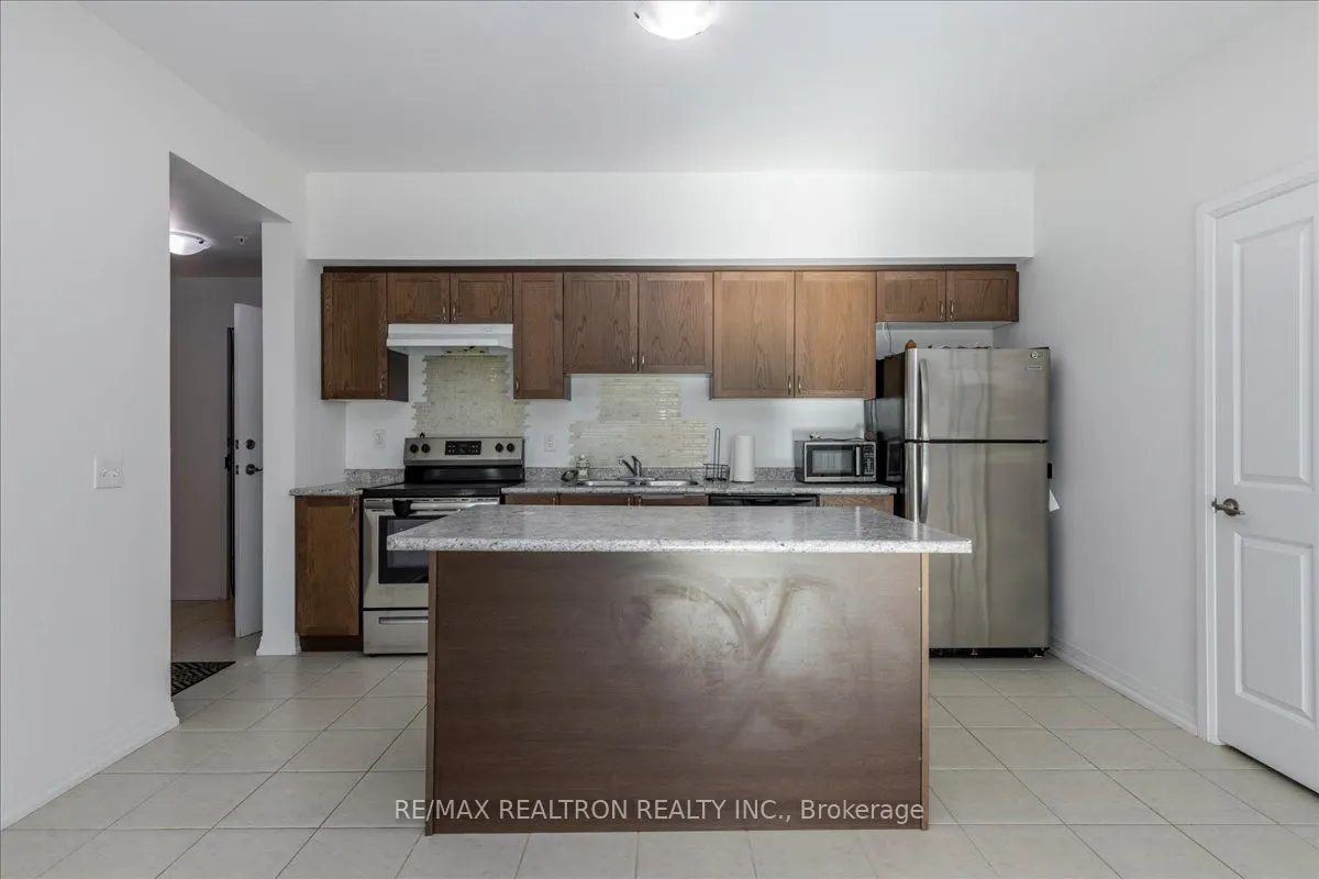 299 Cundles Road E, #102