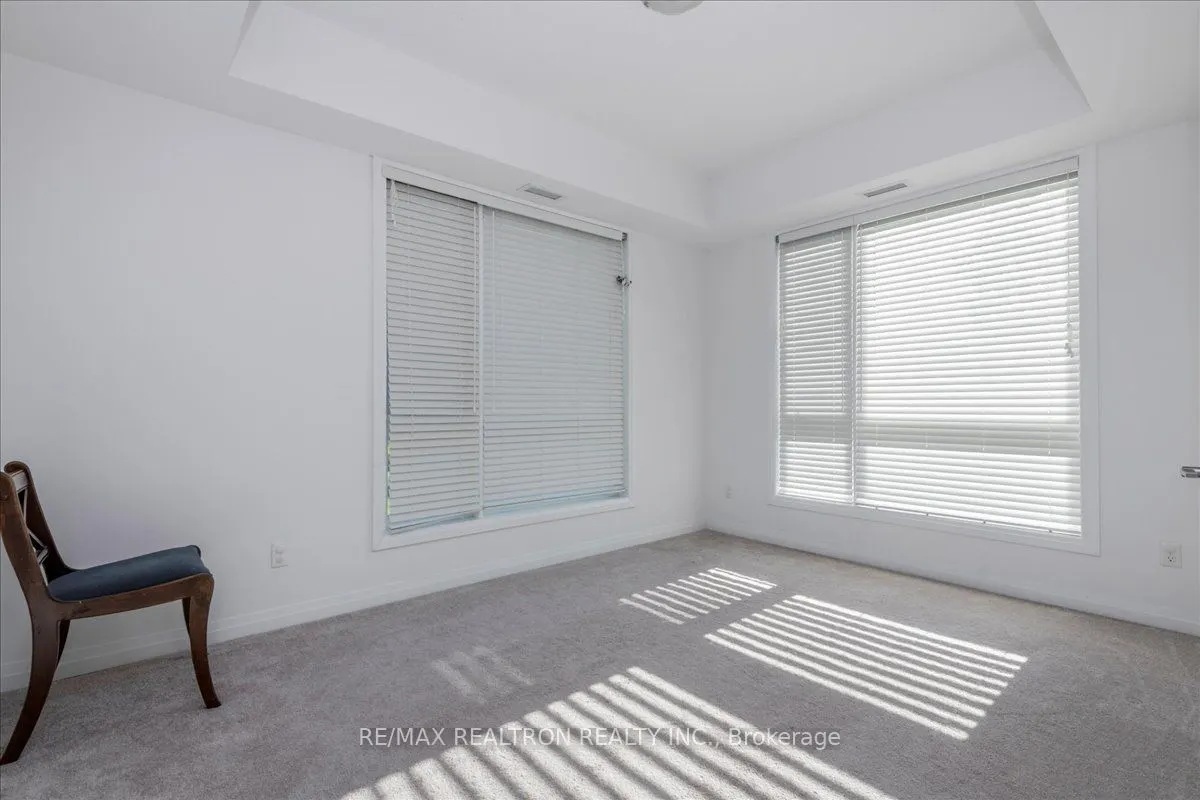 299 Cundles Road E, #102