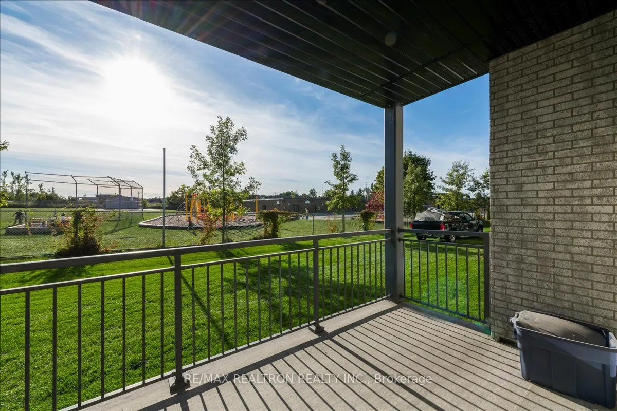 299 Cundles Road E, #102
