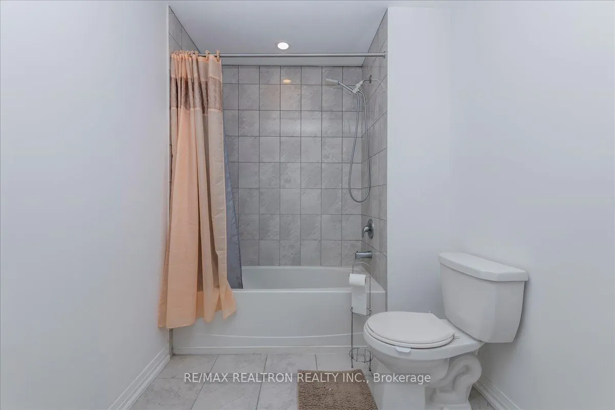 299 Cundles Road E, #102