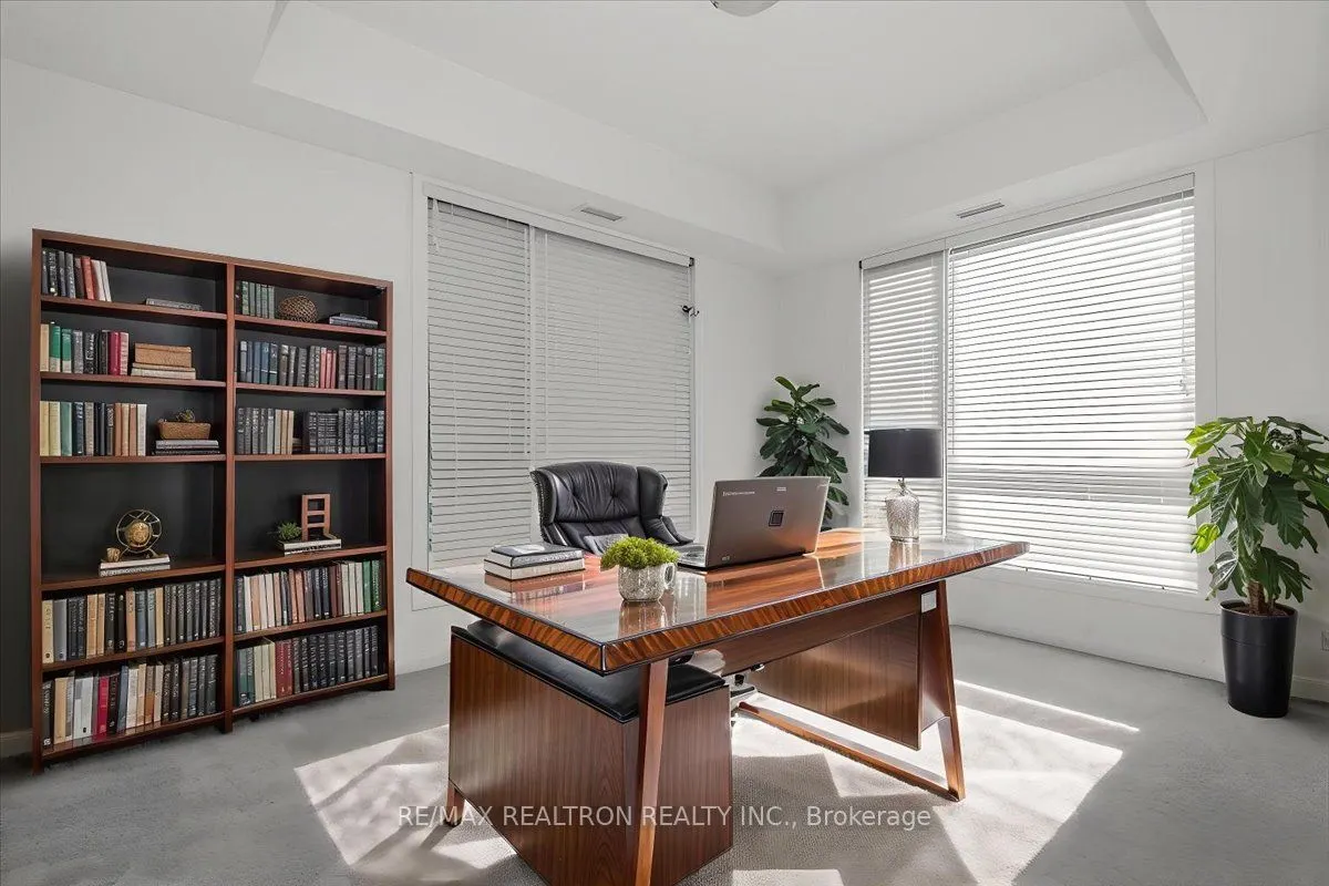 299 Cundles Road E, #102