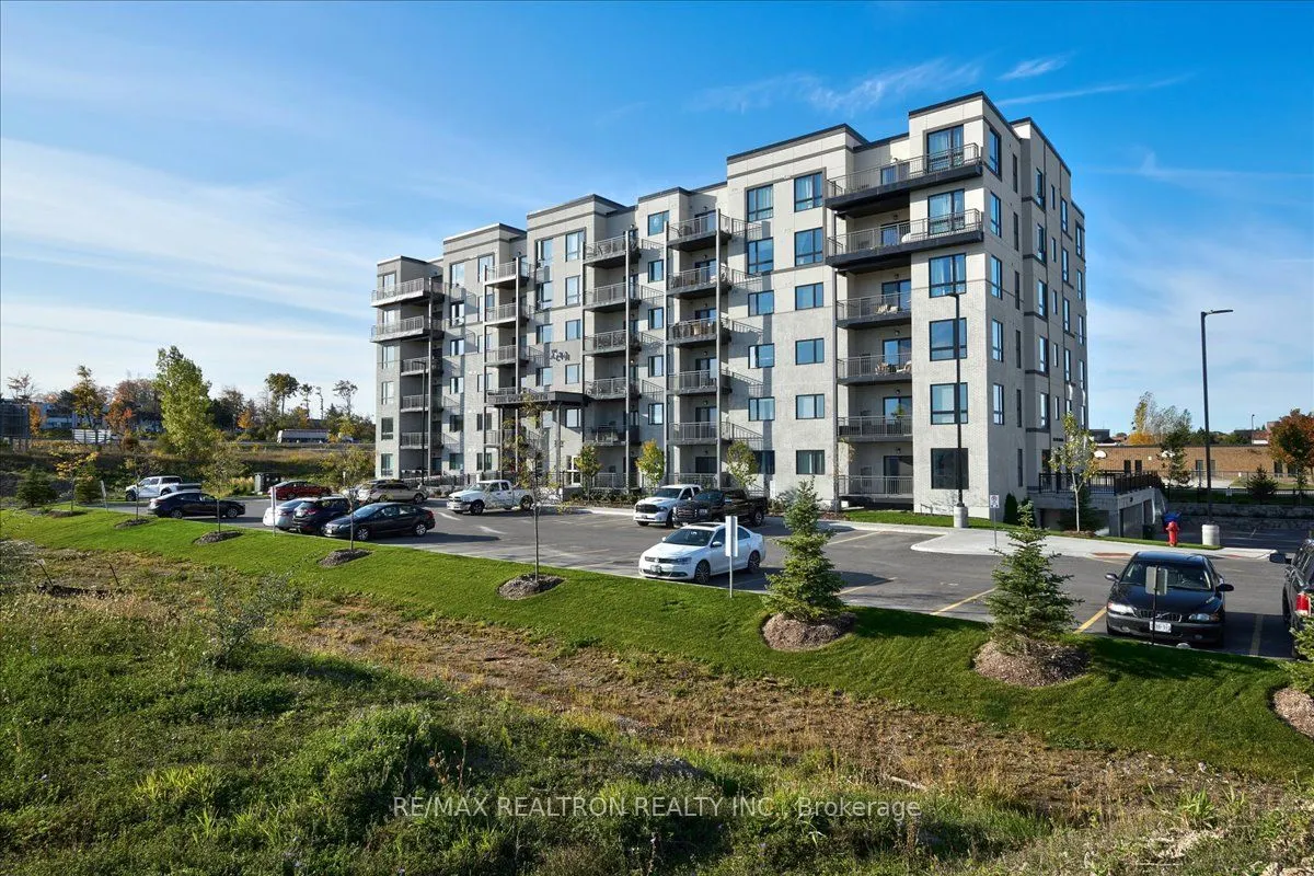299 Cundles Road E, #102