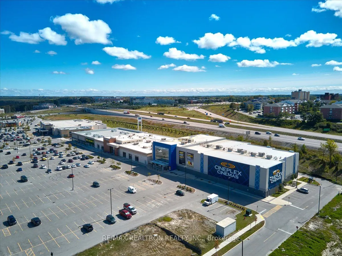 299 Cundles Road E, #102