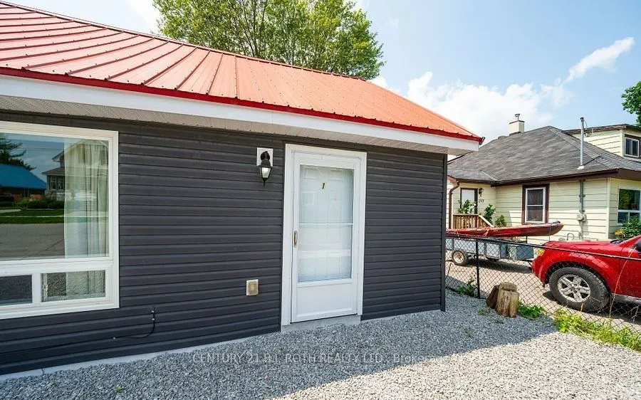 303 MOFFAT Street, #1