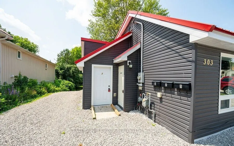 303 MOFFAT Street, #1