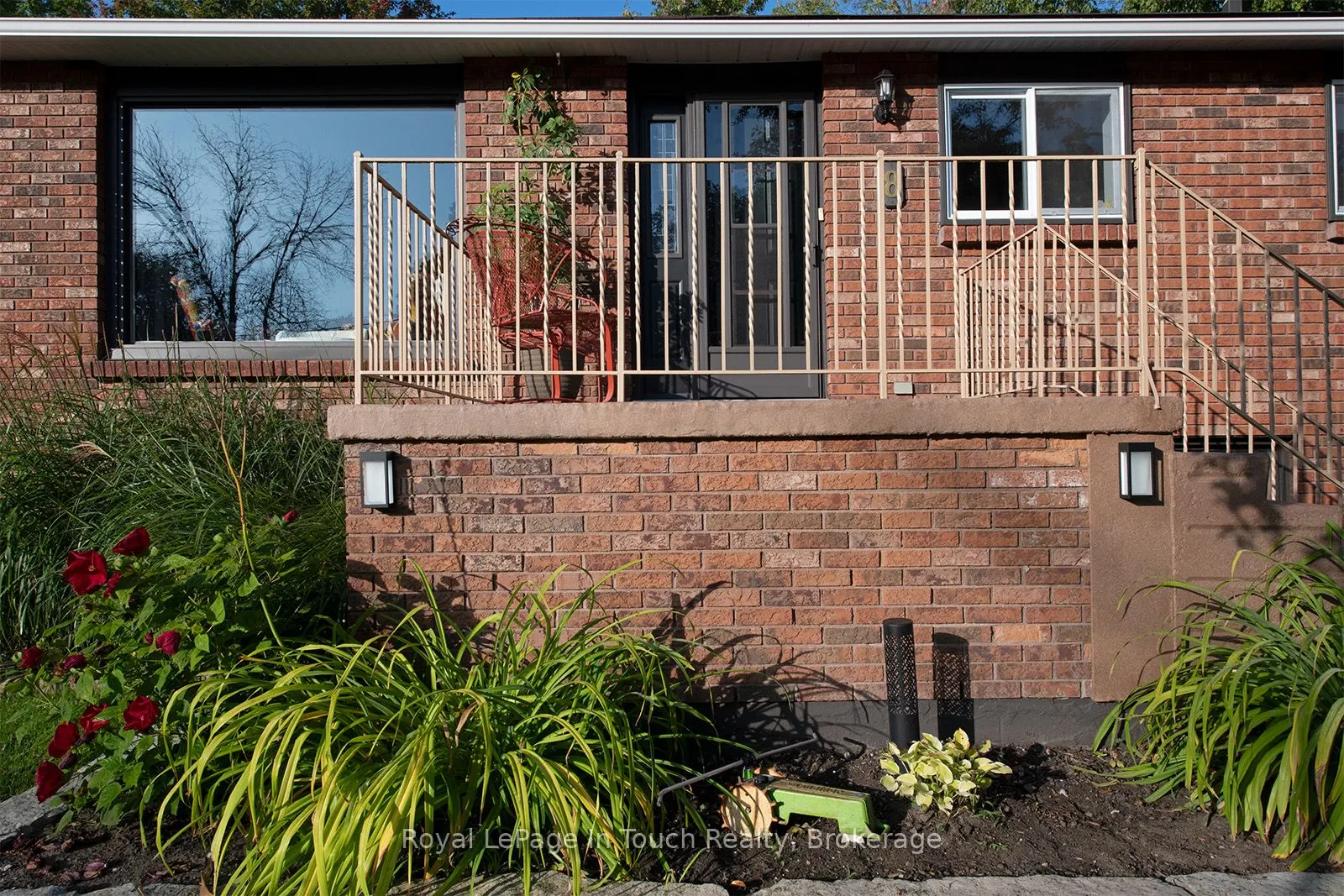 8 Cyril Martin Place