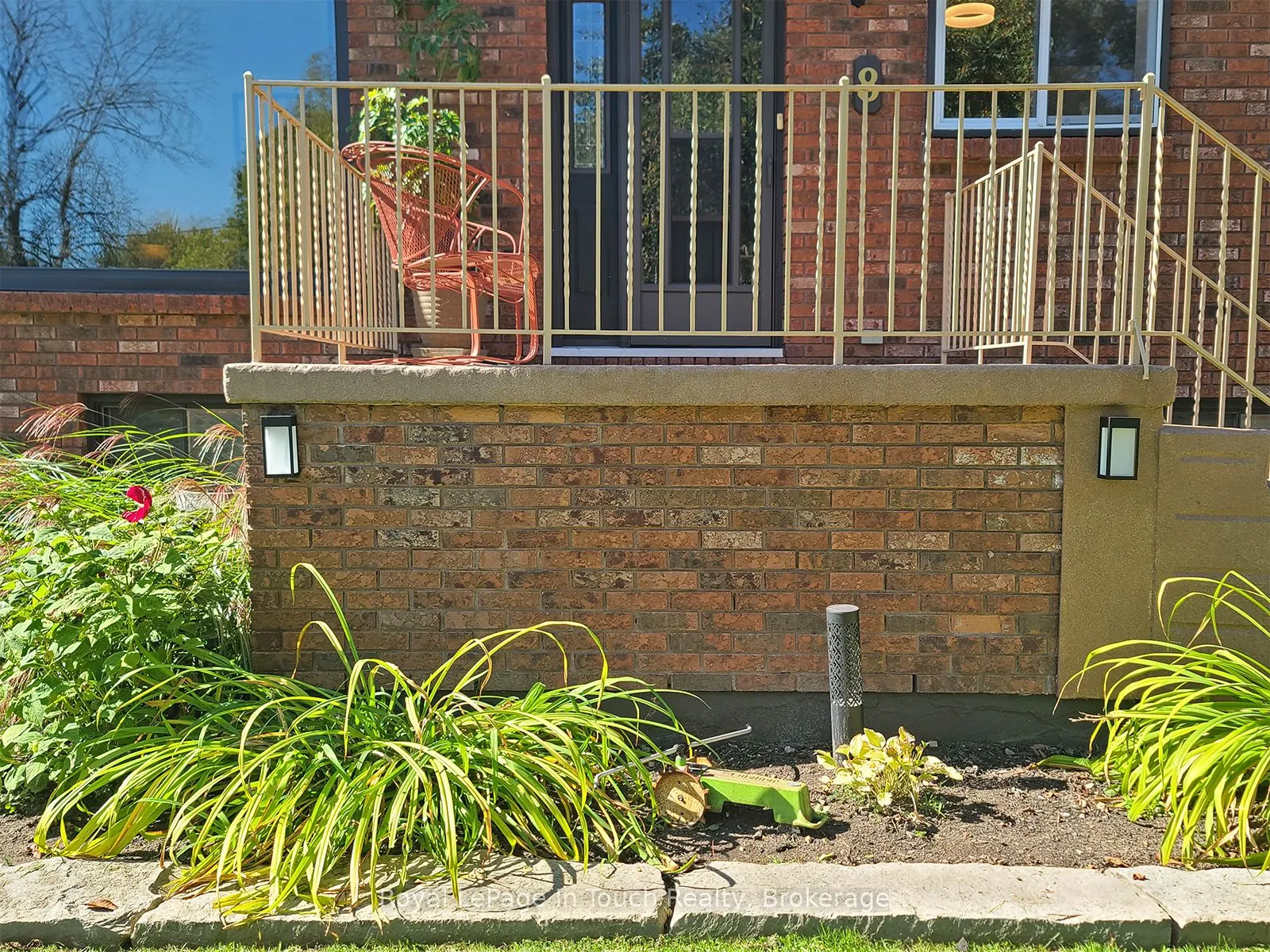 8 Cyril Martin Place