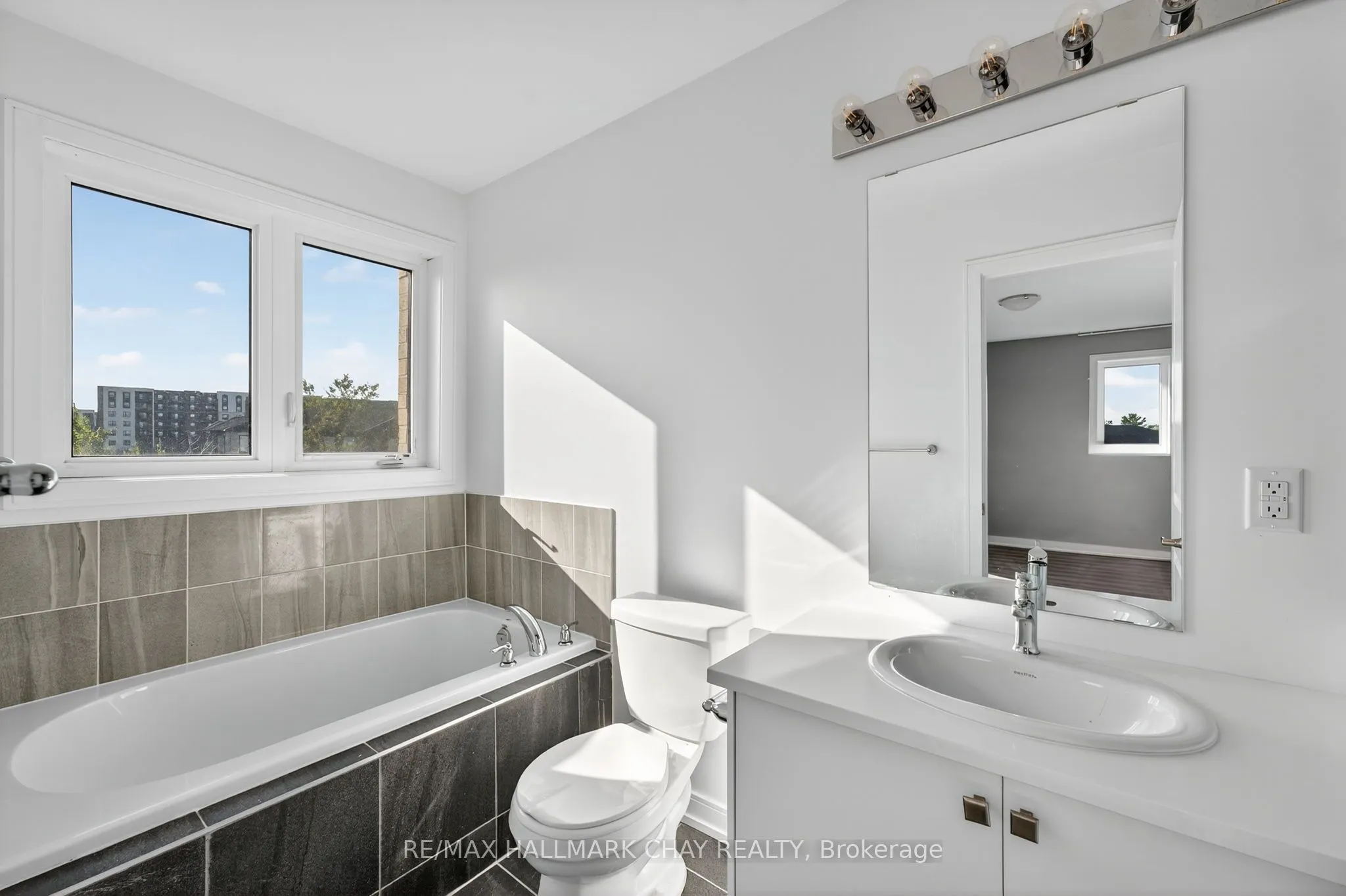 22 Blue Forest Crescent