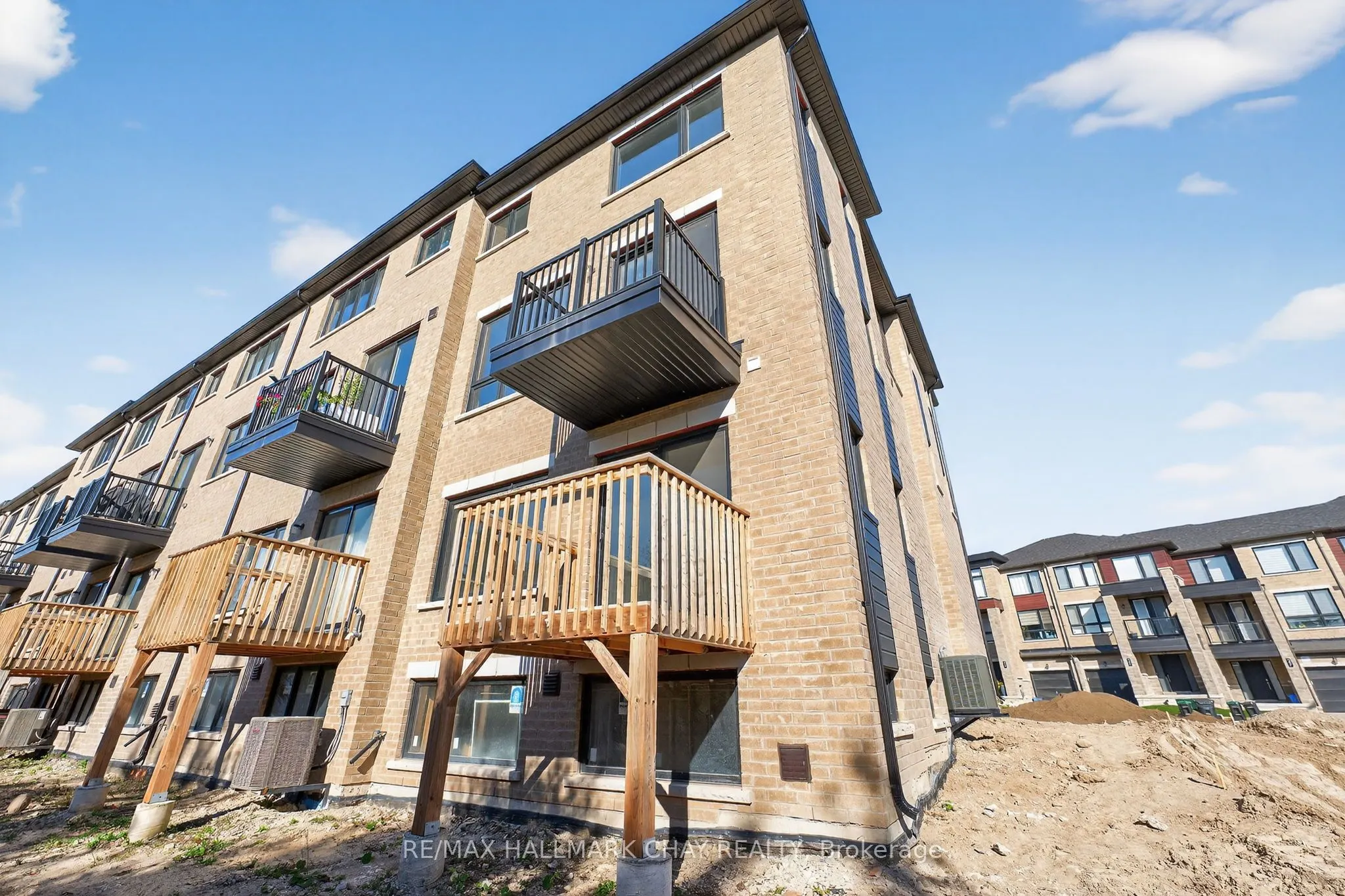 22 Blue Forest Crescent