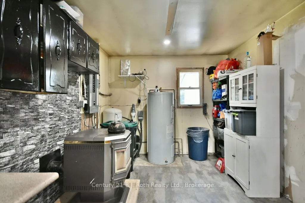 2286 Flos Ten Road E
