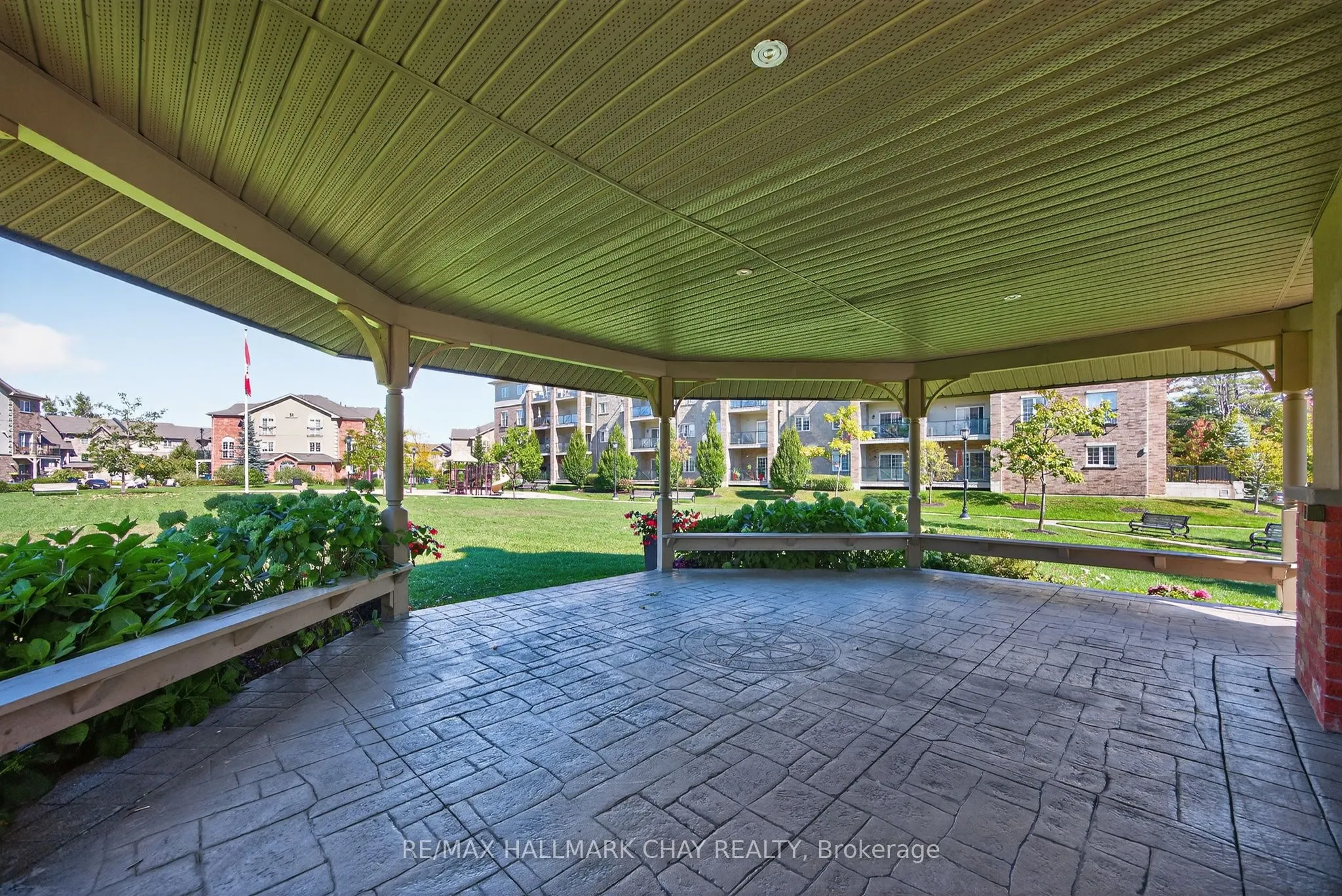 39 Ferndale Drive S, #405