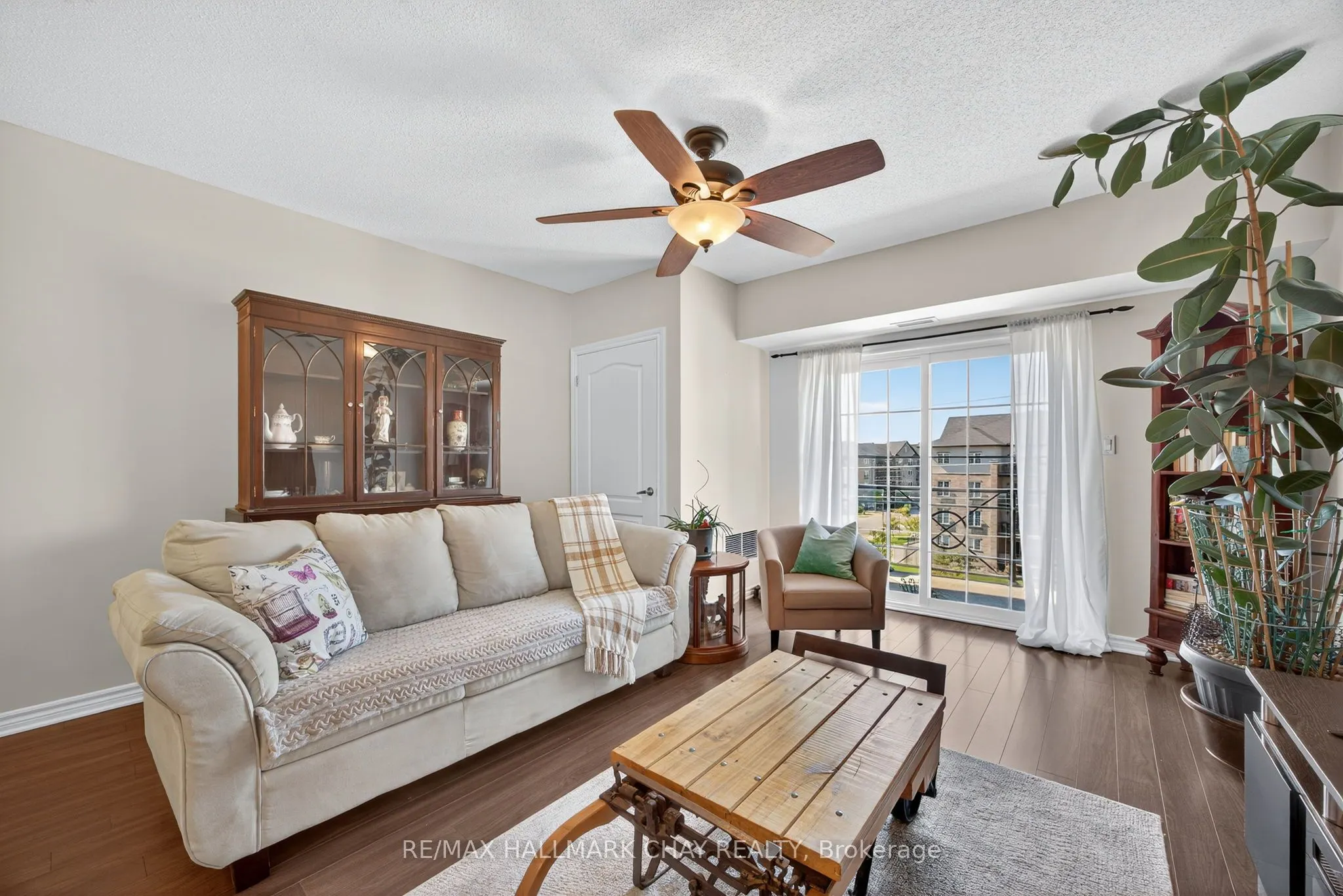 39 Ferndale Drive S, #405