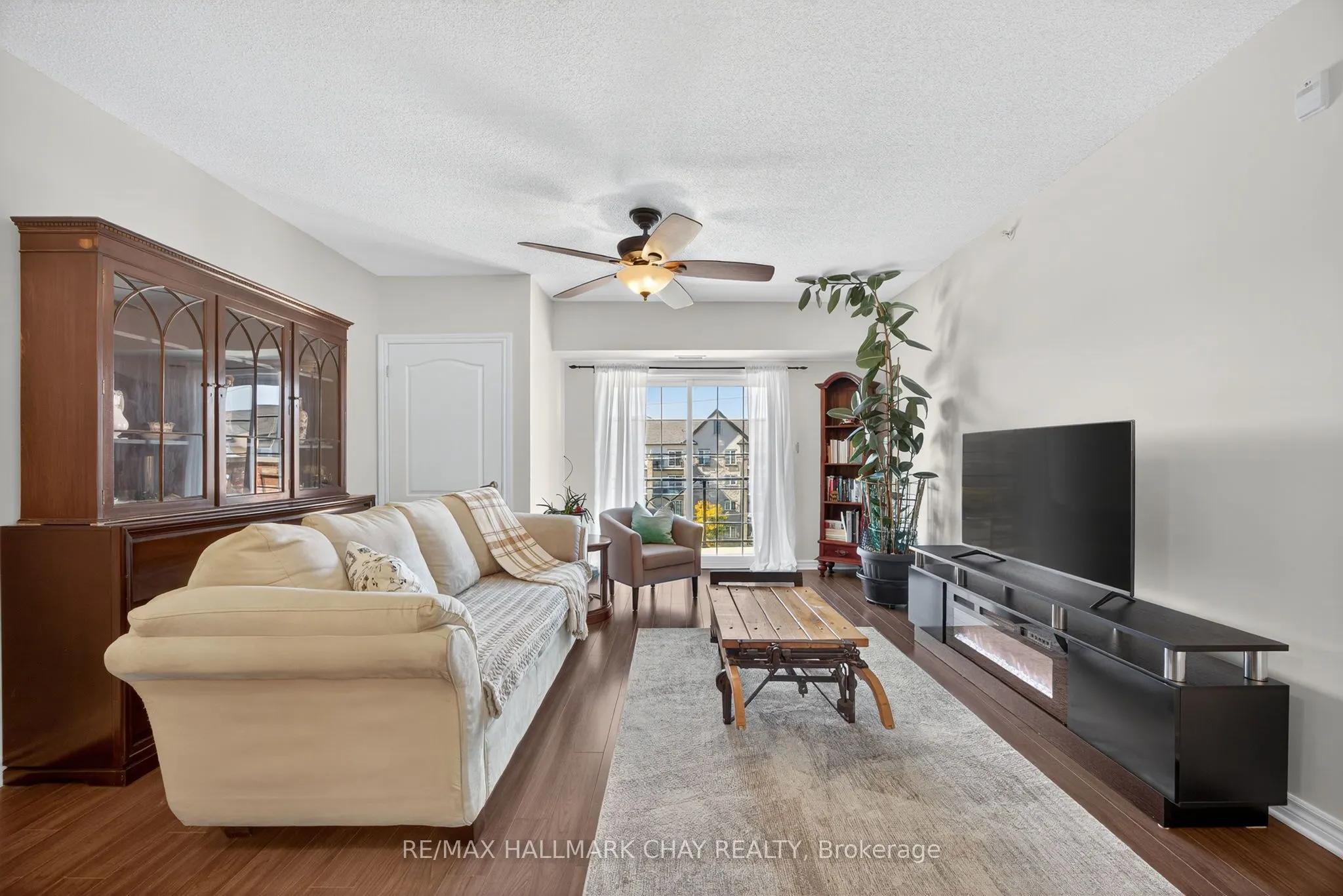 39 Ferndale Drive S, #405