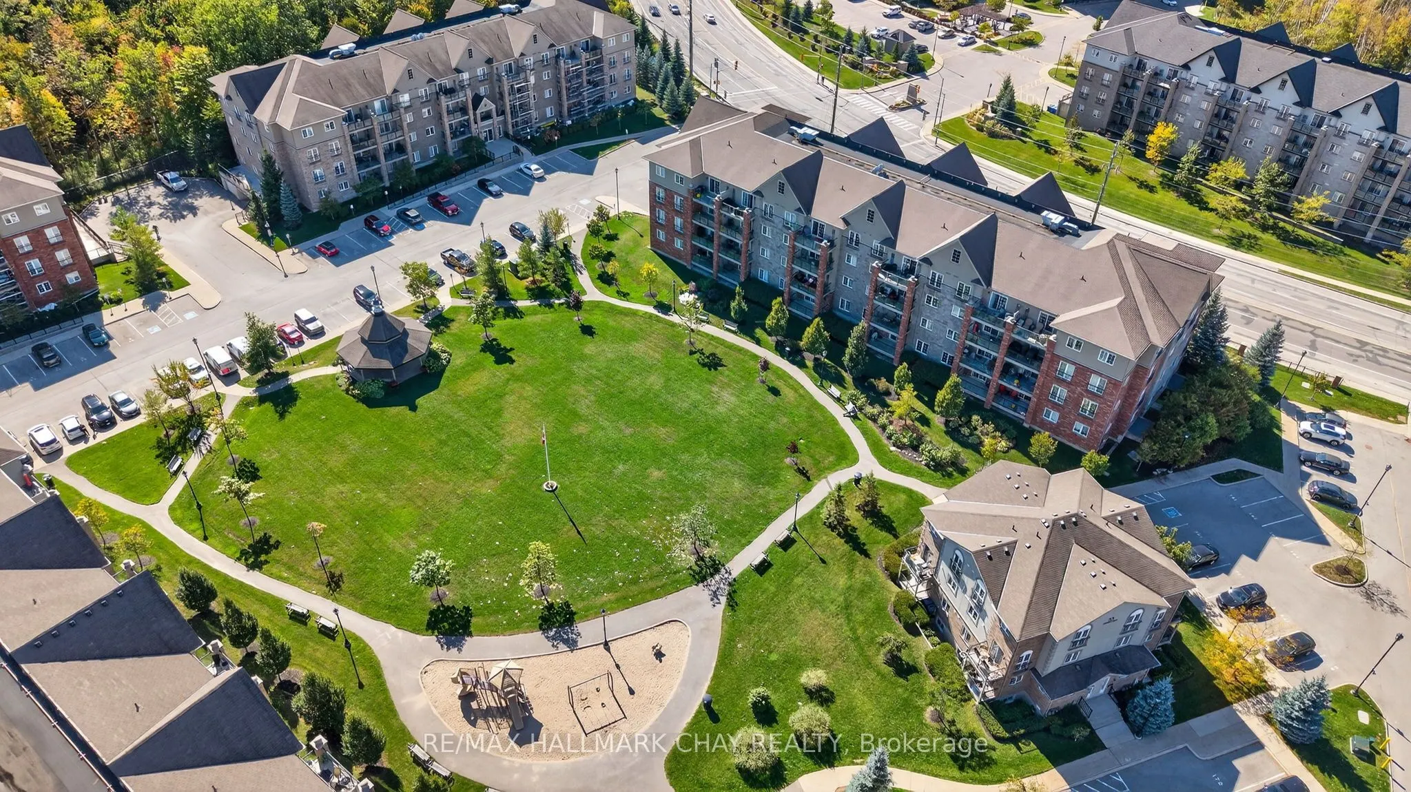 39 Ferndale Drive S, #405