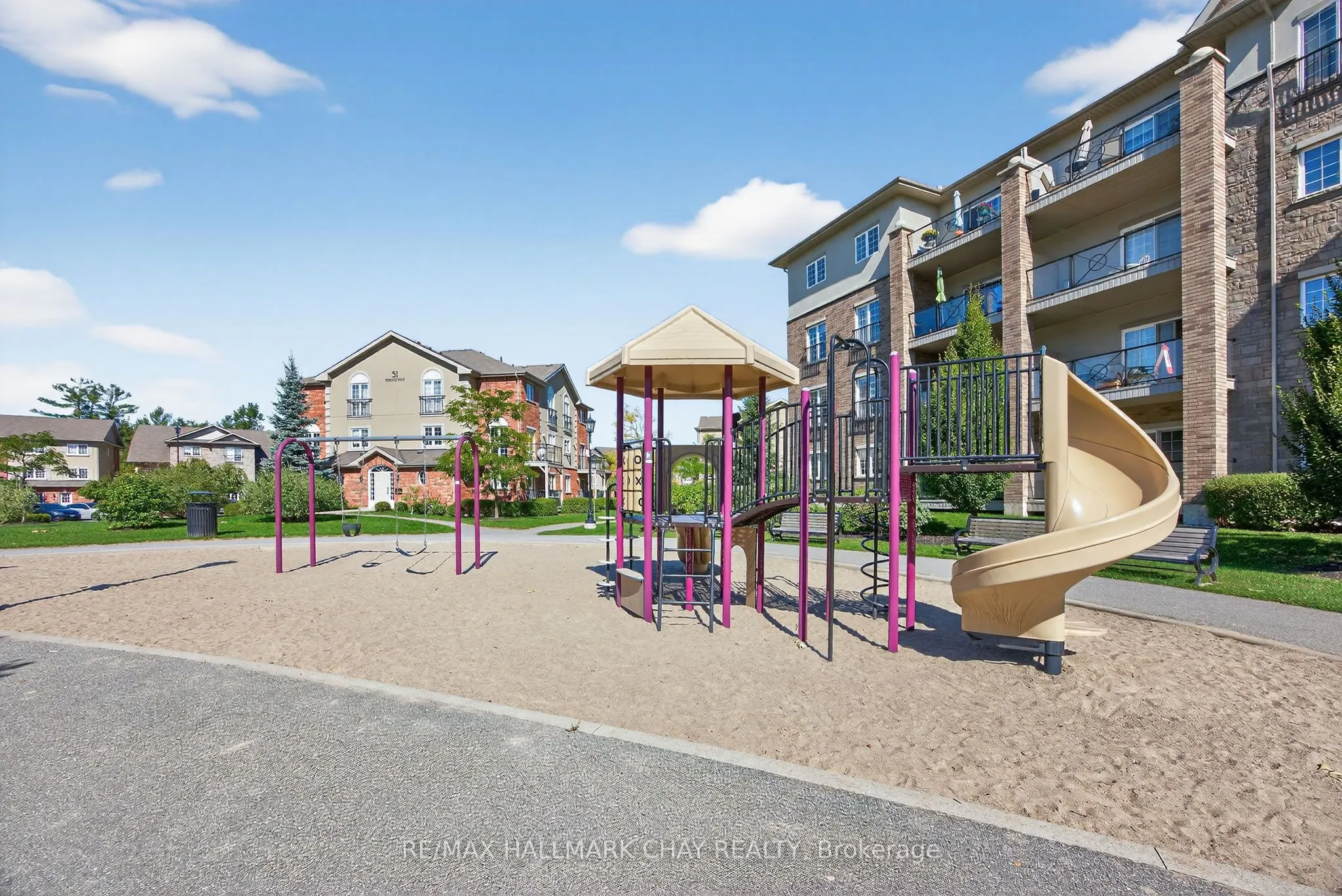 39 Ferndale Drive S, #405