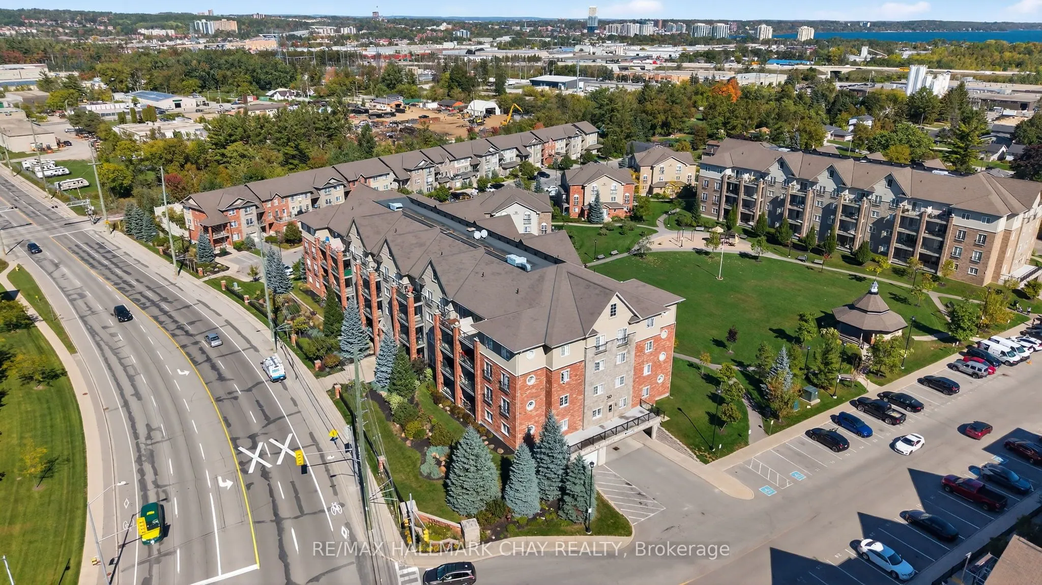 39 Ferndale Drive S, #405