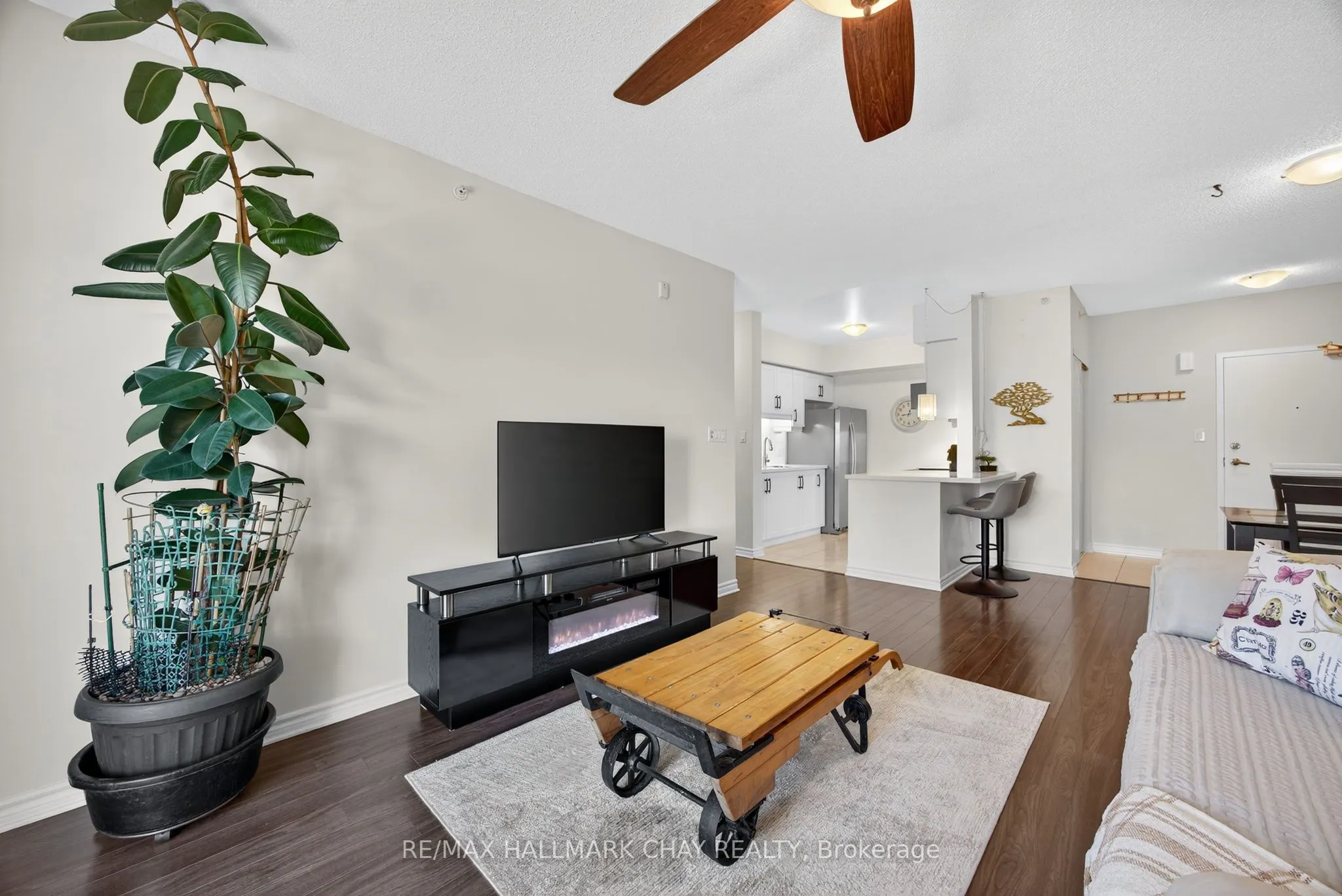 39 Ferndale Drive S, #405