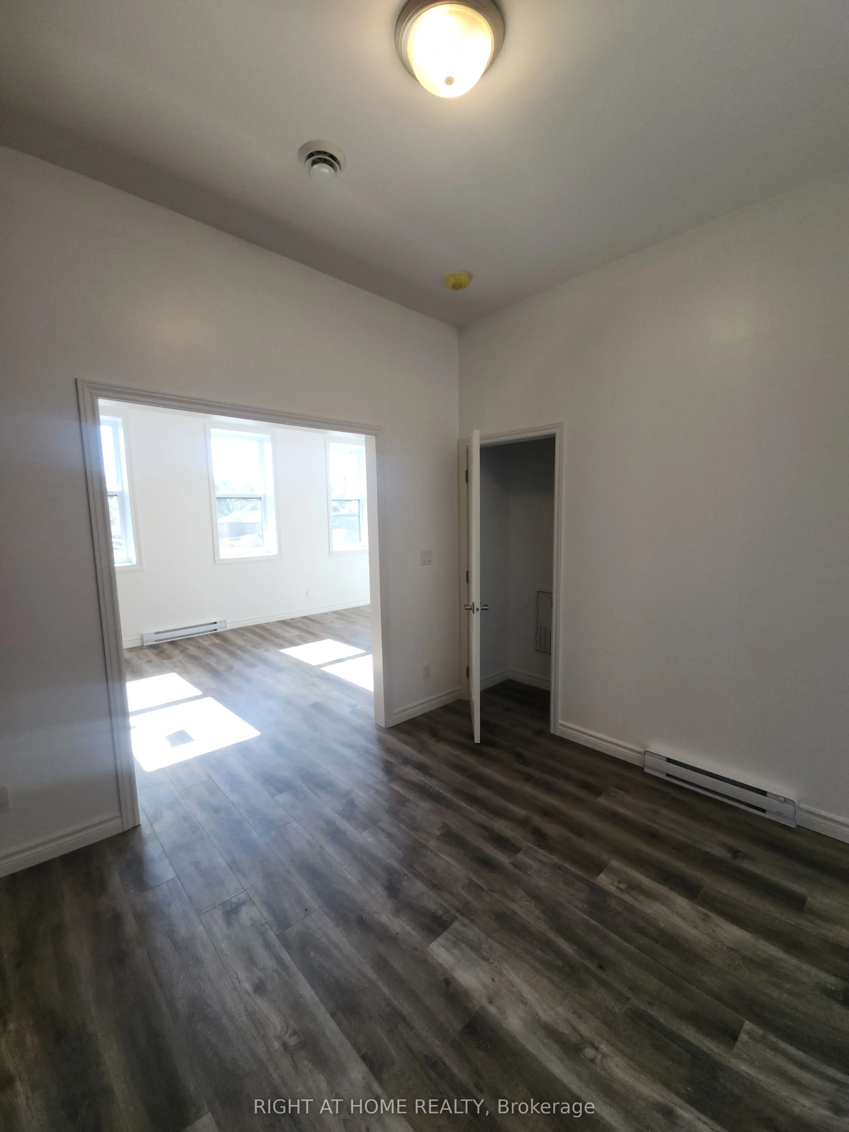 9 Queen Street W, #201
