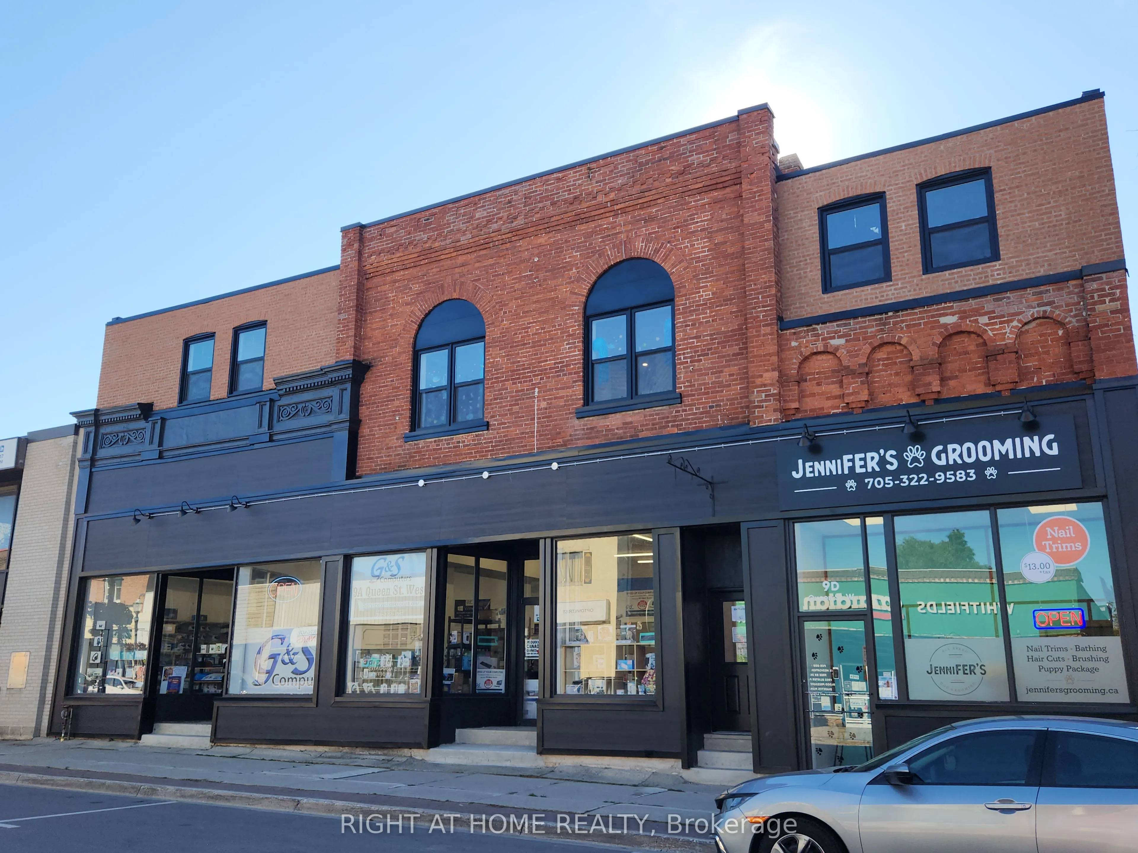 9 Queen Street W, #201