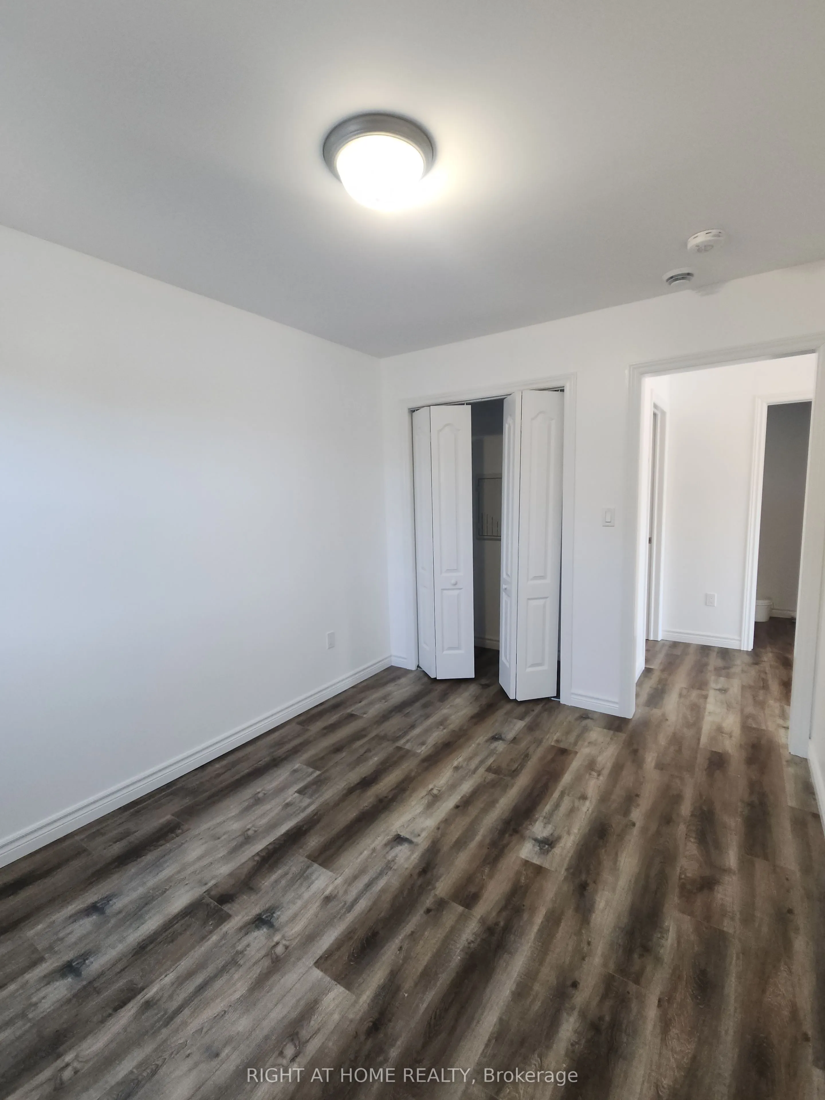 9 Queen Street W, #205