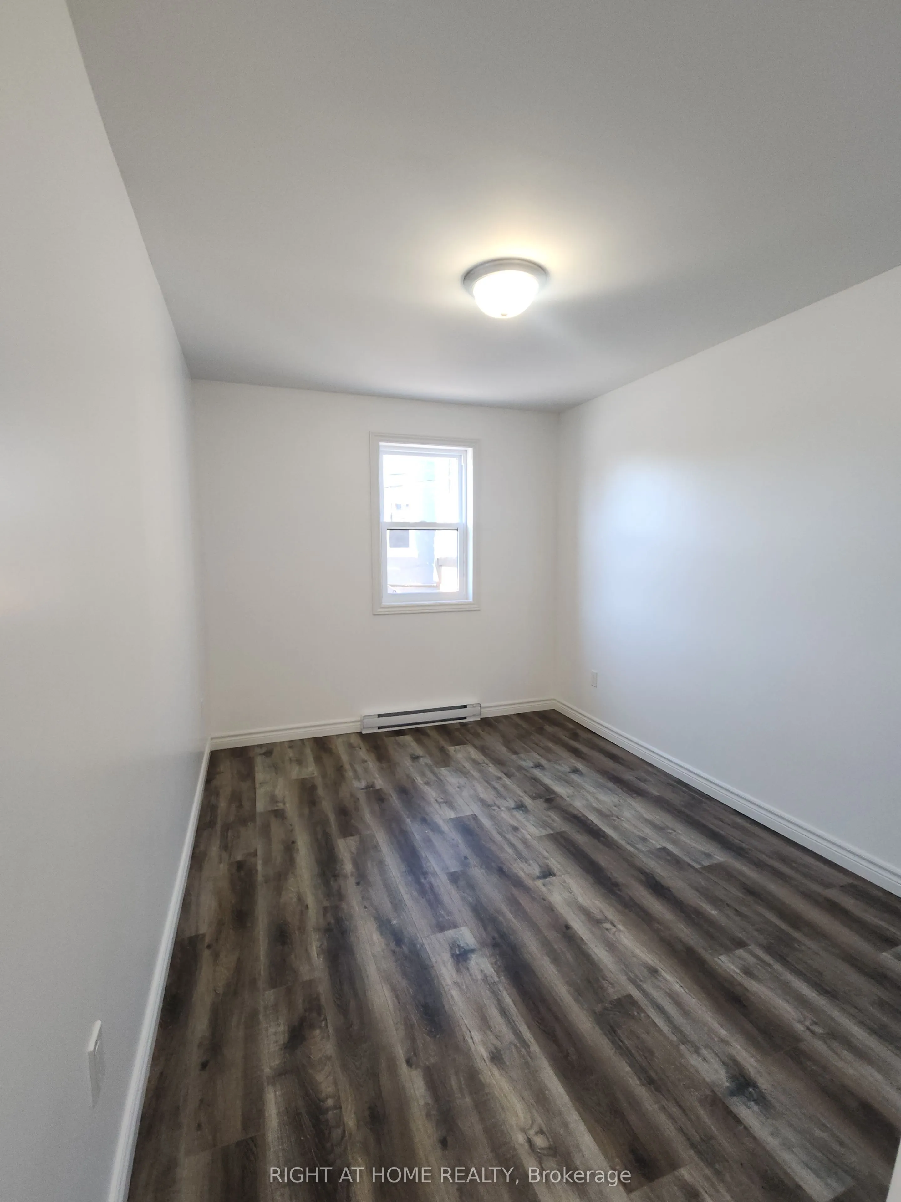 9 Queen Street W, #205