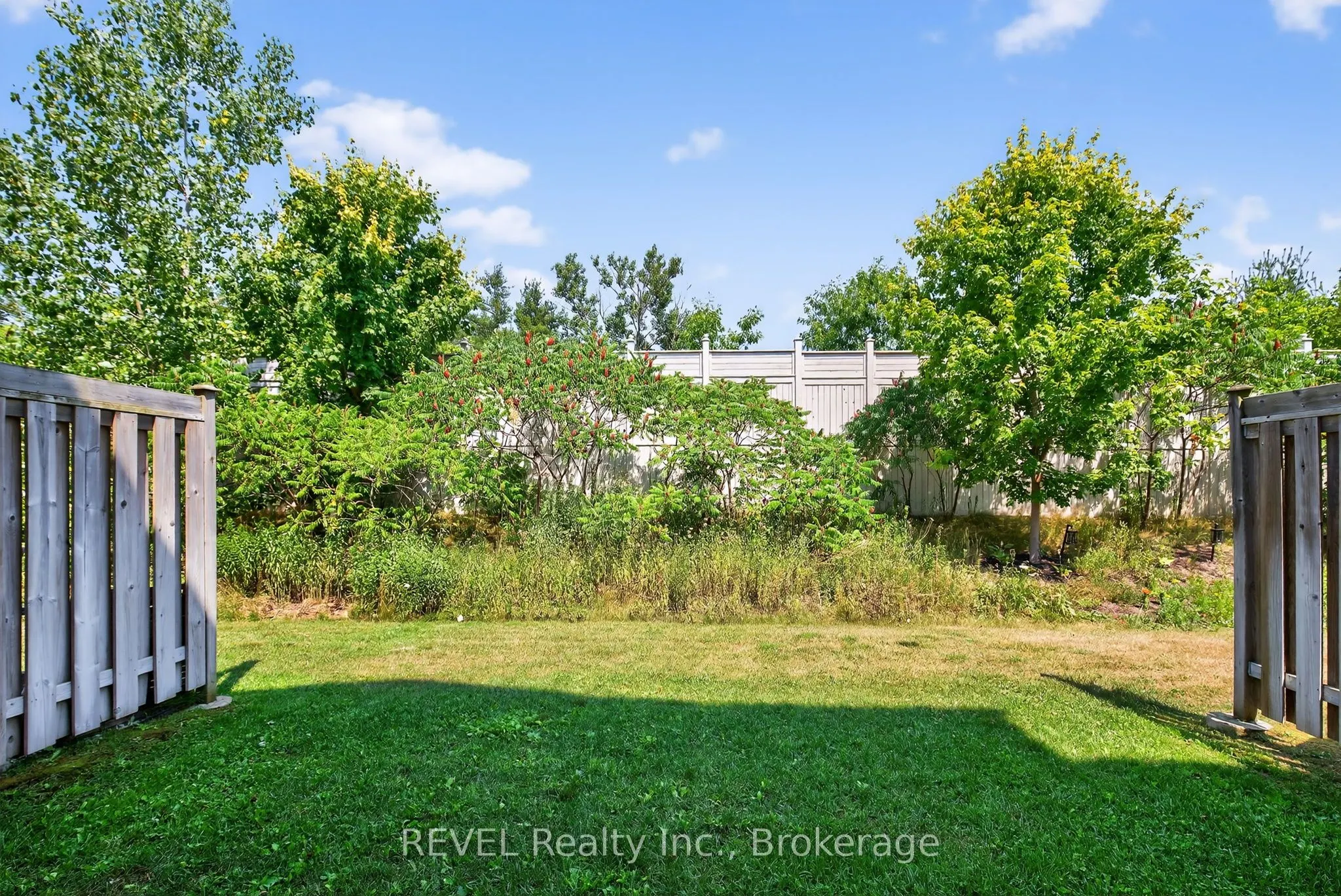 53 Ferndale Drive S, #11