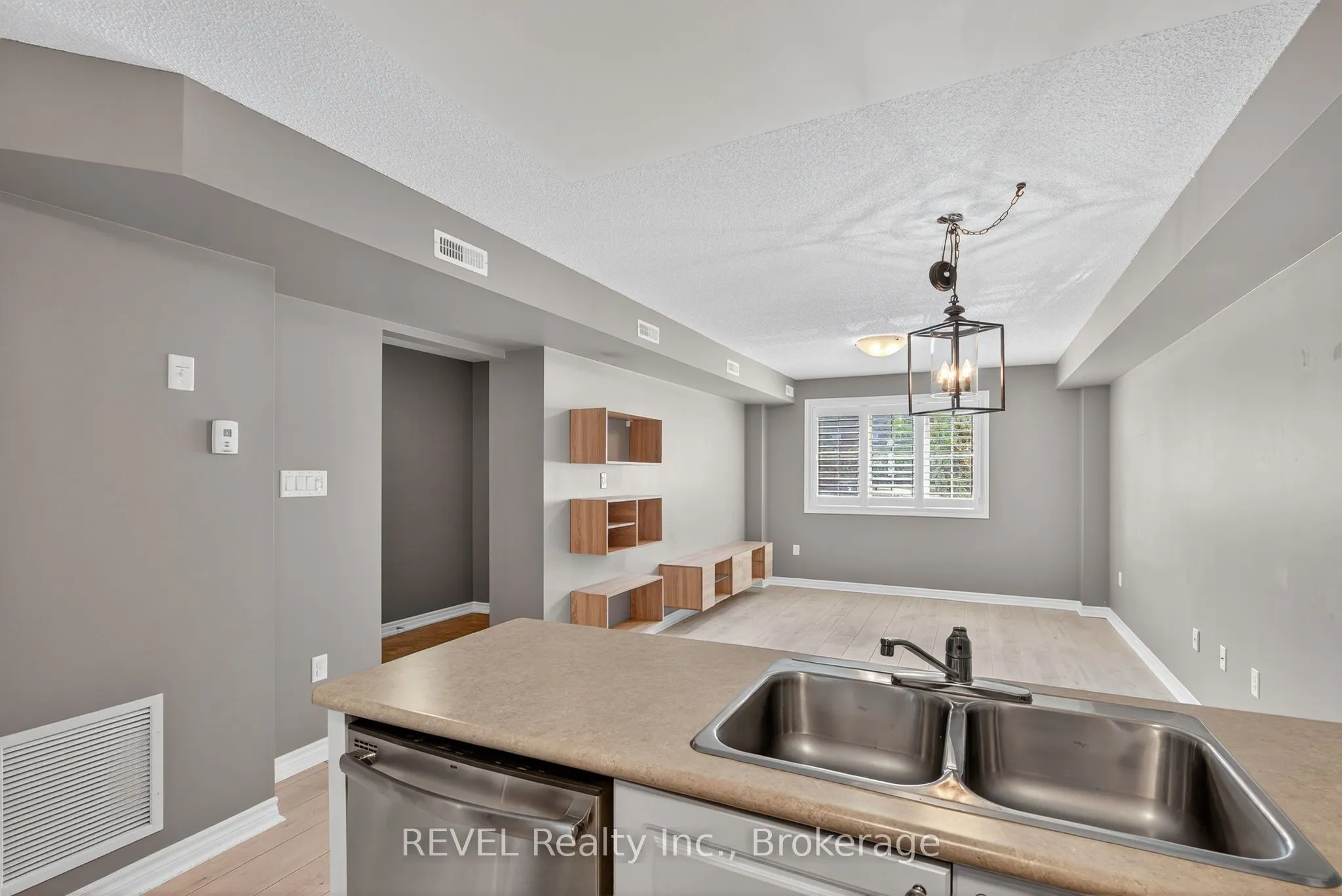 53 Ferndale Drive S, #11