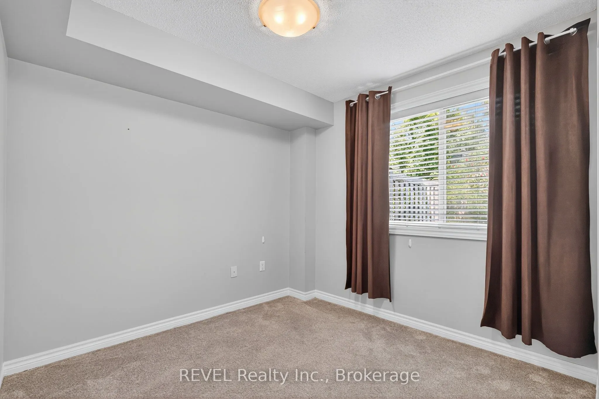 53 Ferndale Drive S, #11
