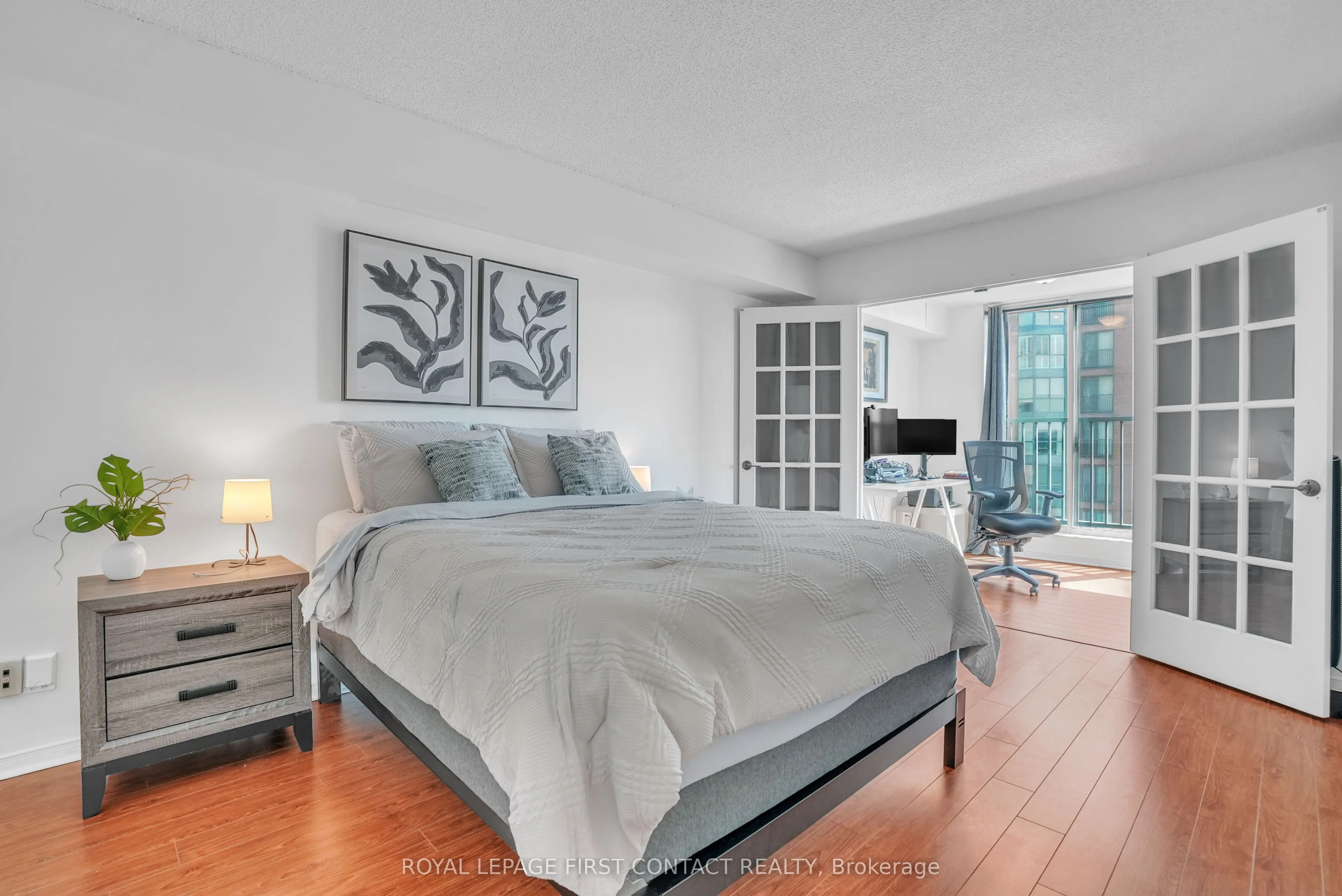 140 Dunlop Street E, #908