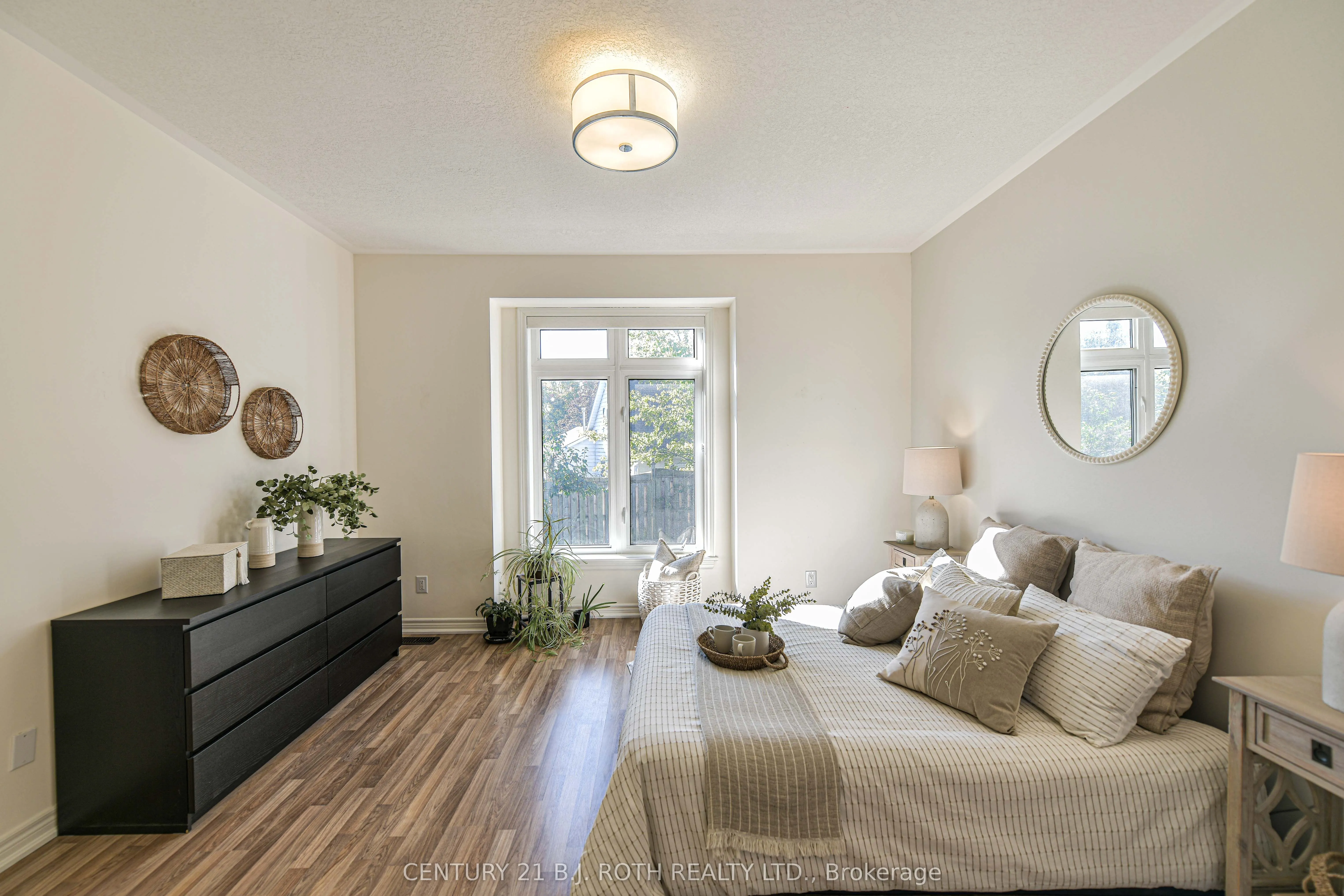 28 Canterbury Circle