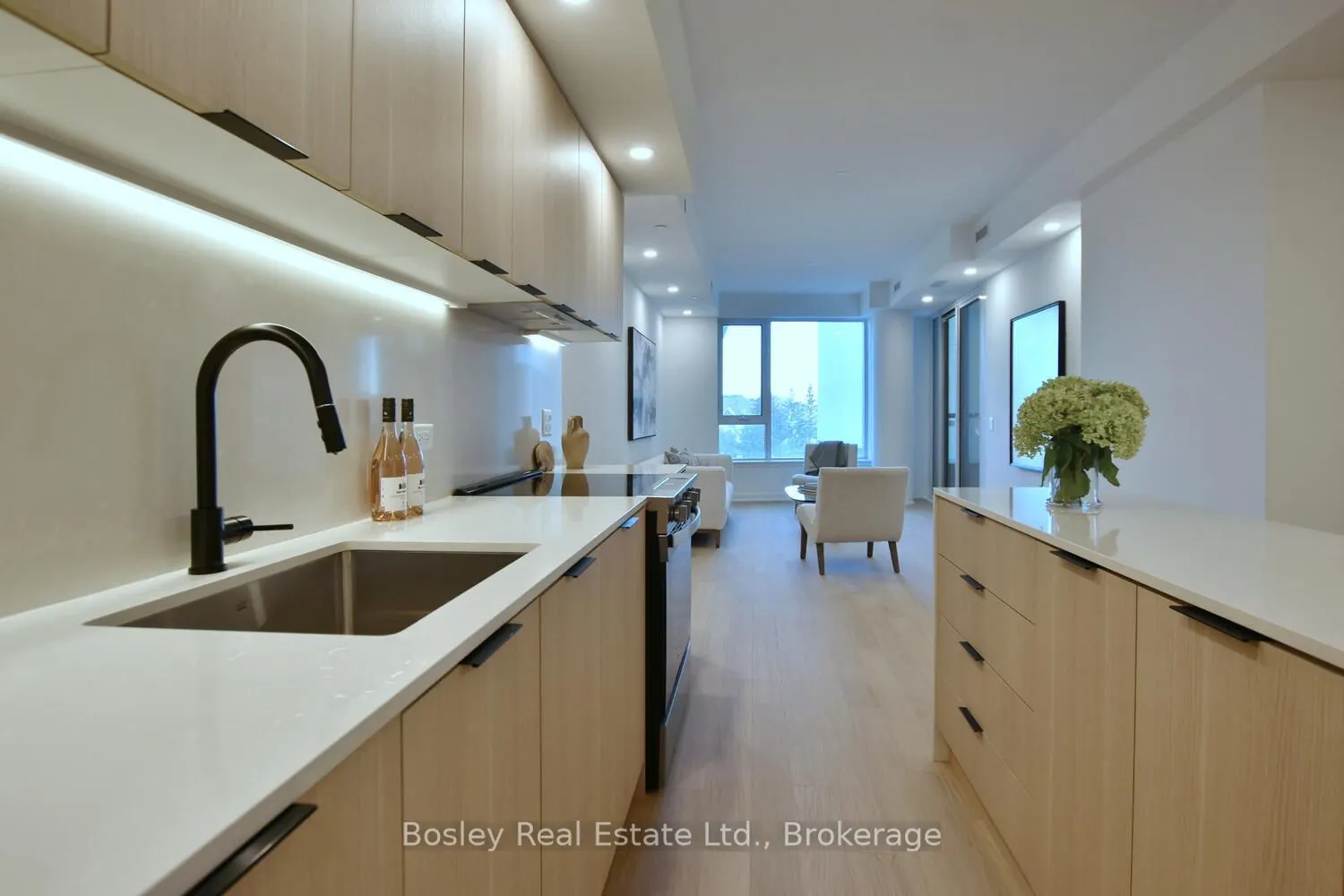 31 Huron Street, #227