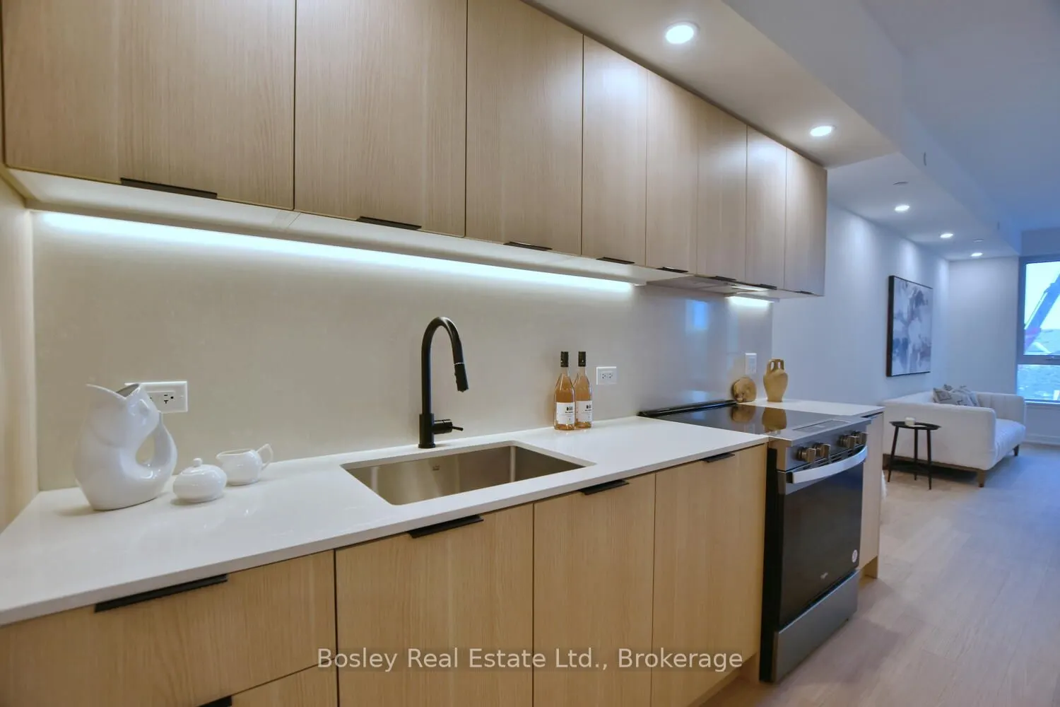 31 Huron Street, #227