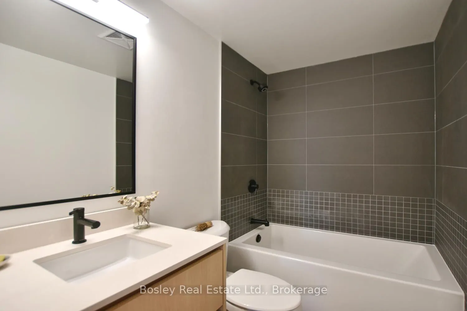 31 Huron Street, #227