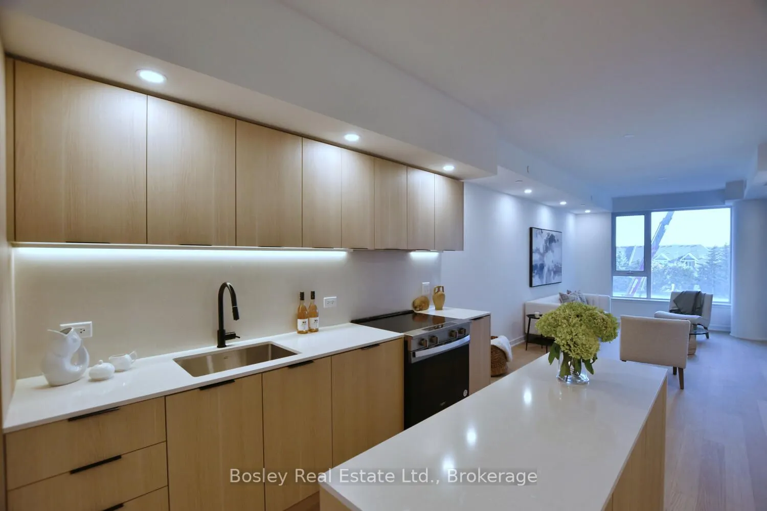 31 Huron Street, #227