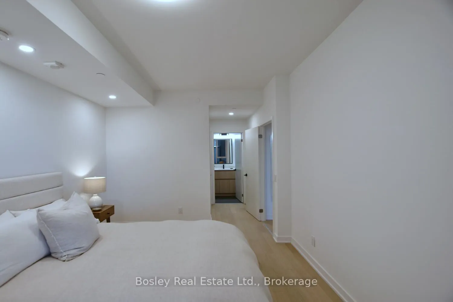 31 Huron Street, #227
