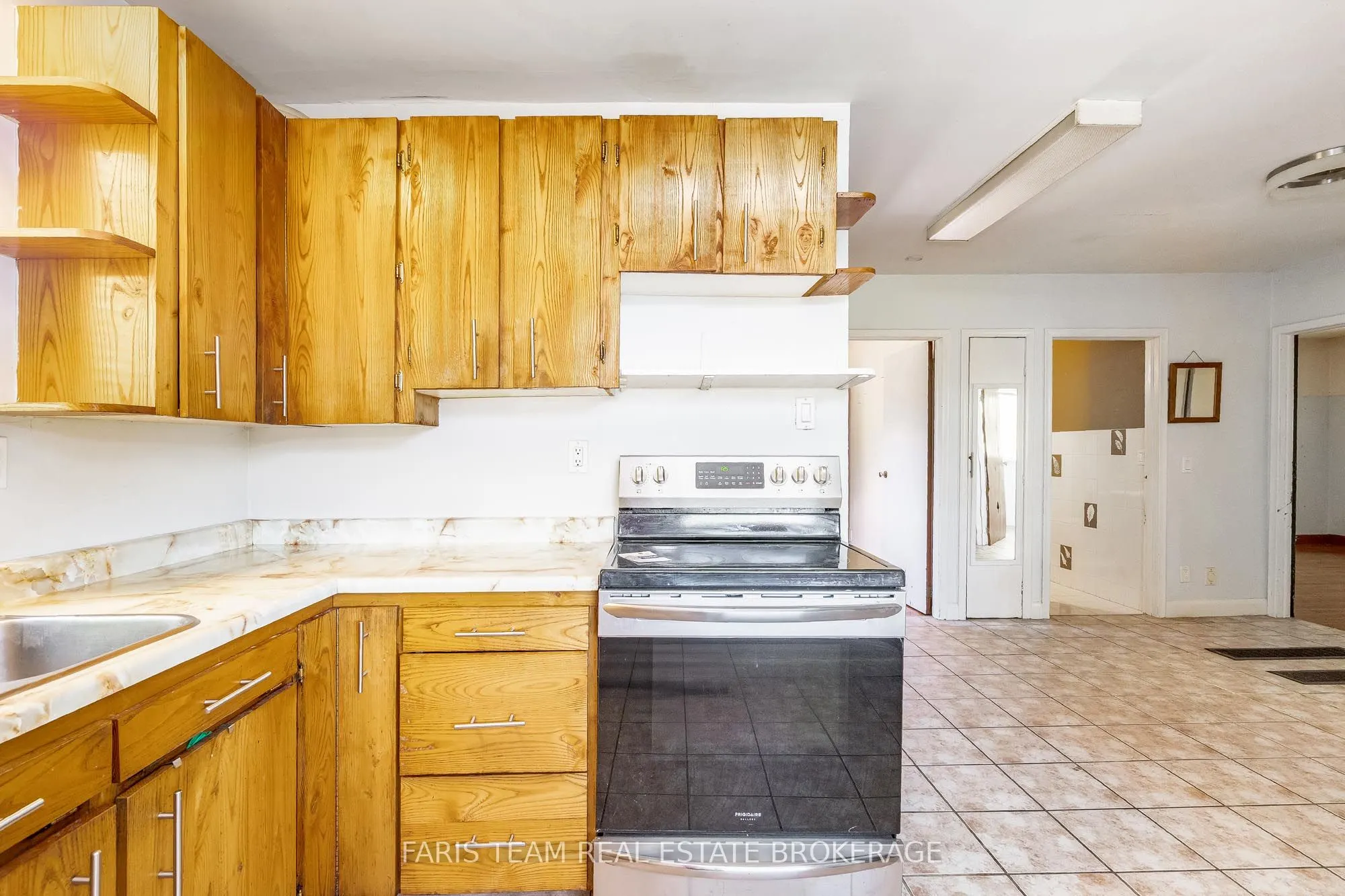 201 Ridge Road W