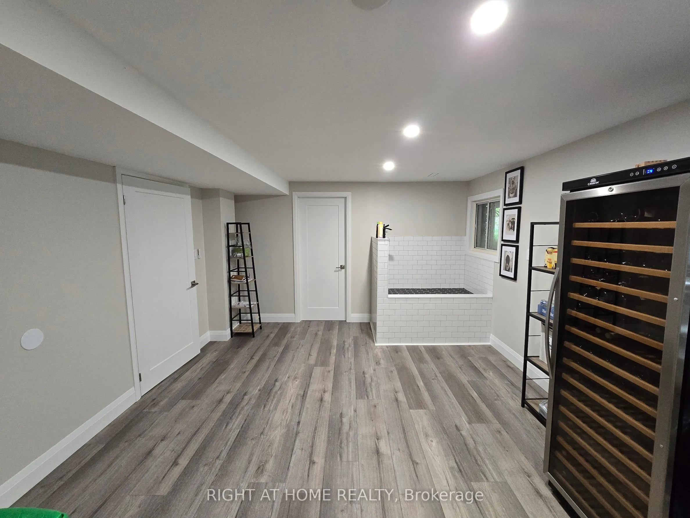 11 WOODLAND Crescent
