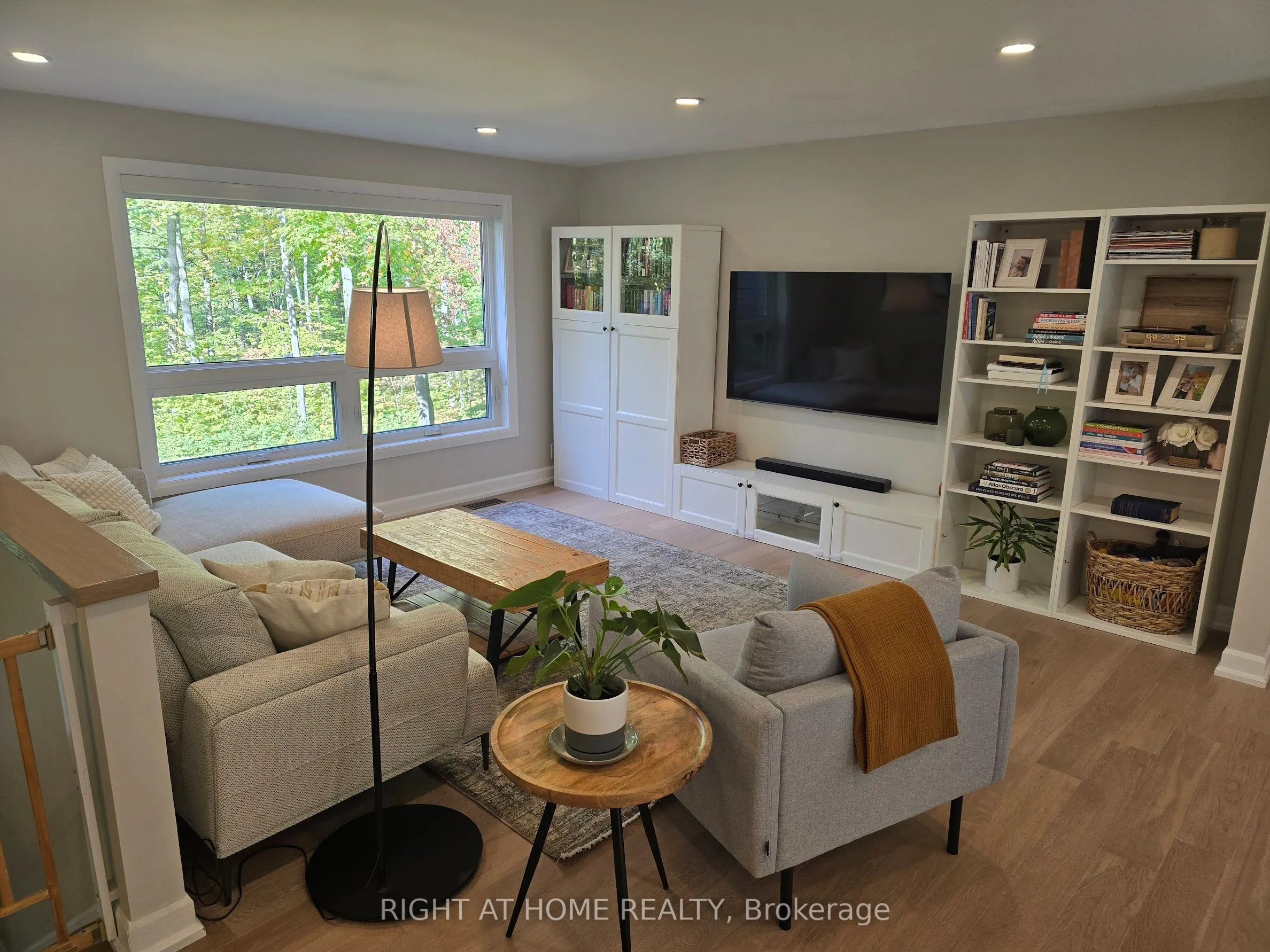 11 WOODLAND Crescent
