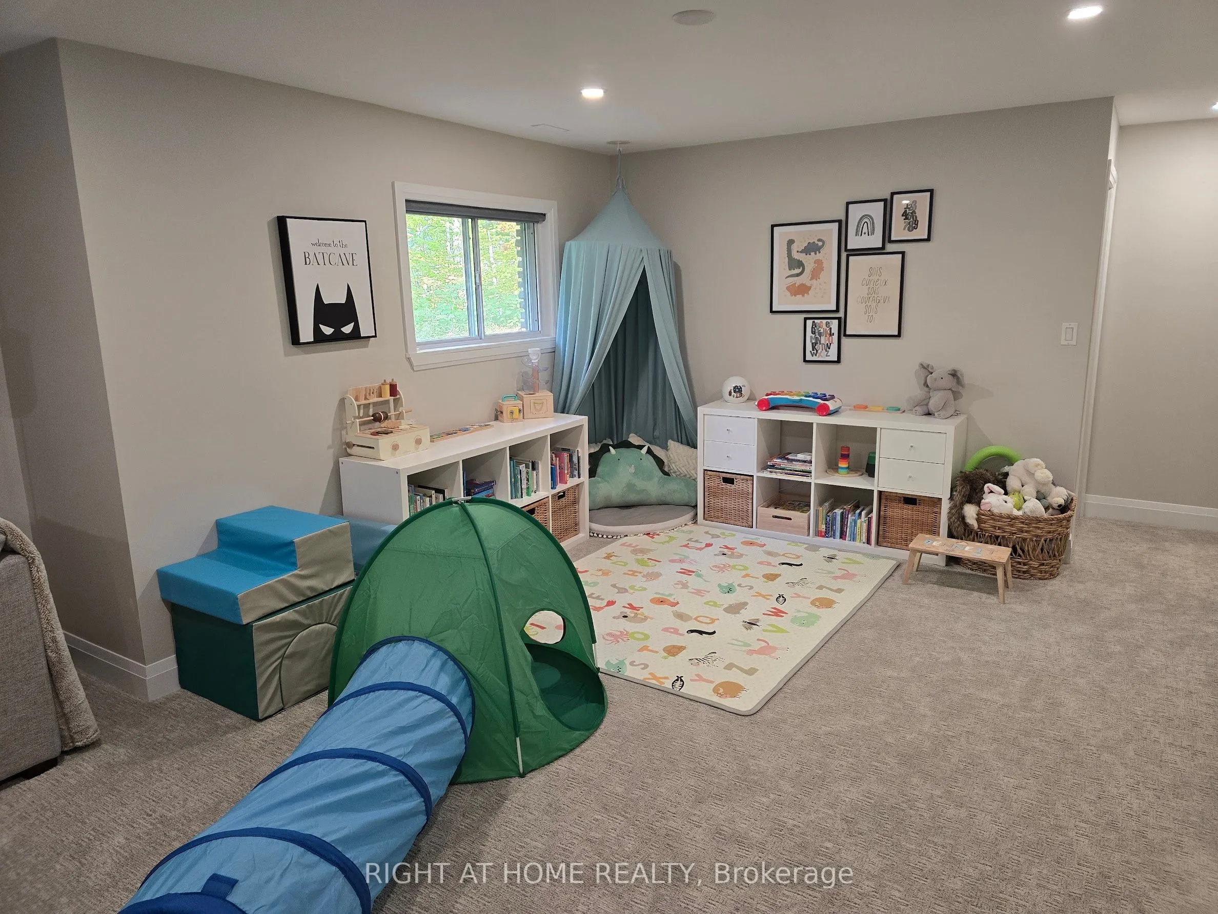 11 WOODLAND Crescent