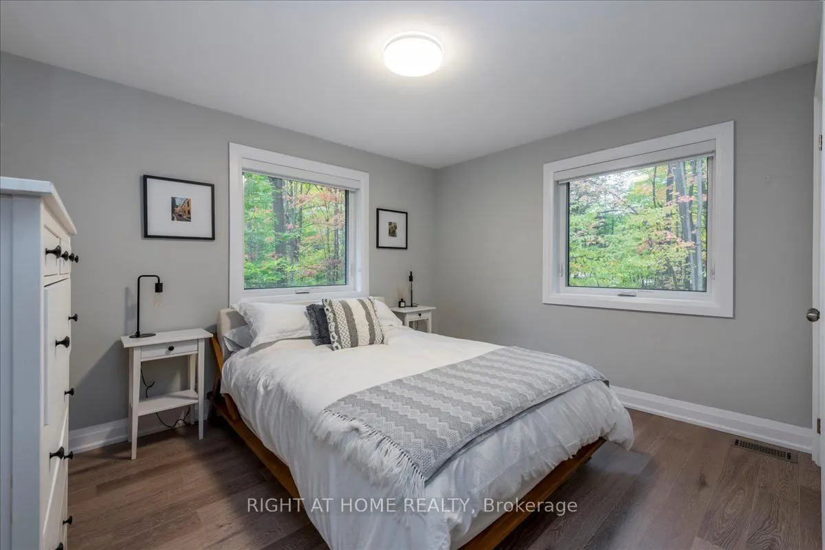 11 WOODLAND Crescent