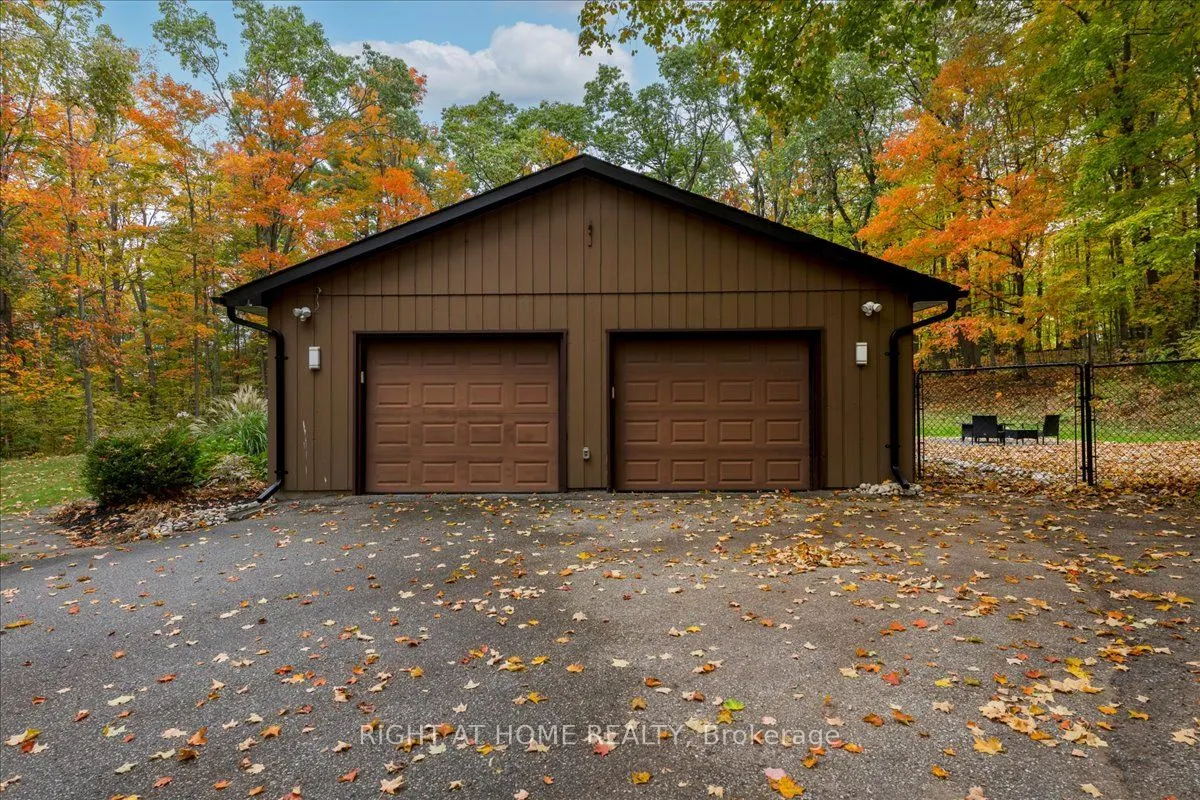 11 WOODLAND Crescent