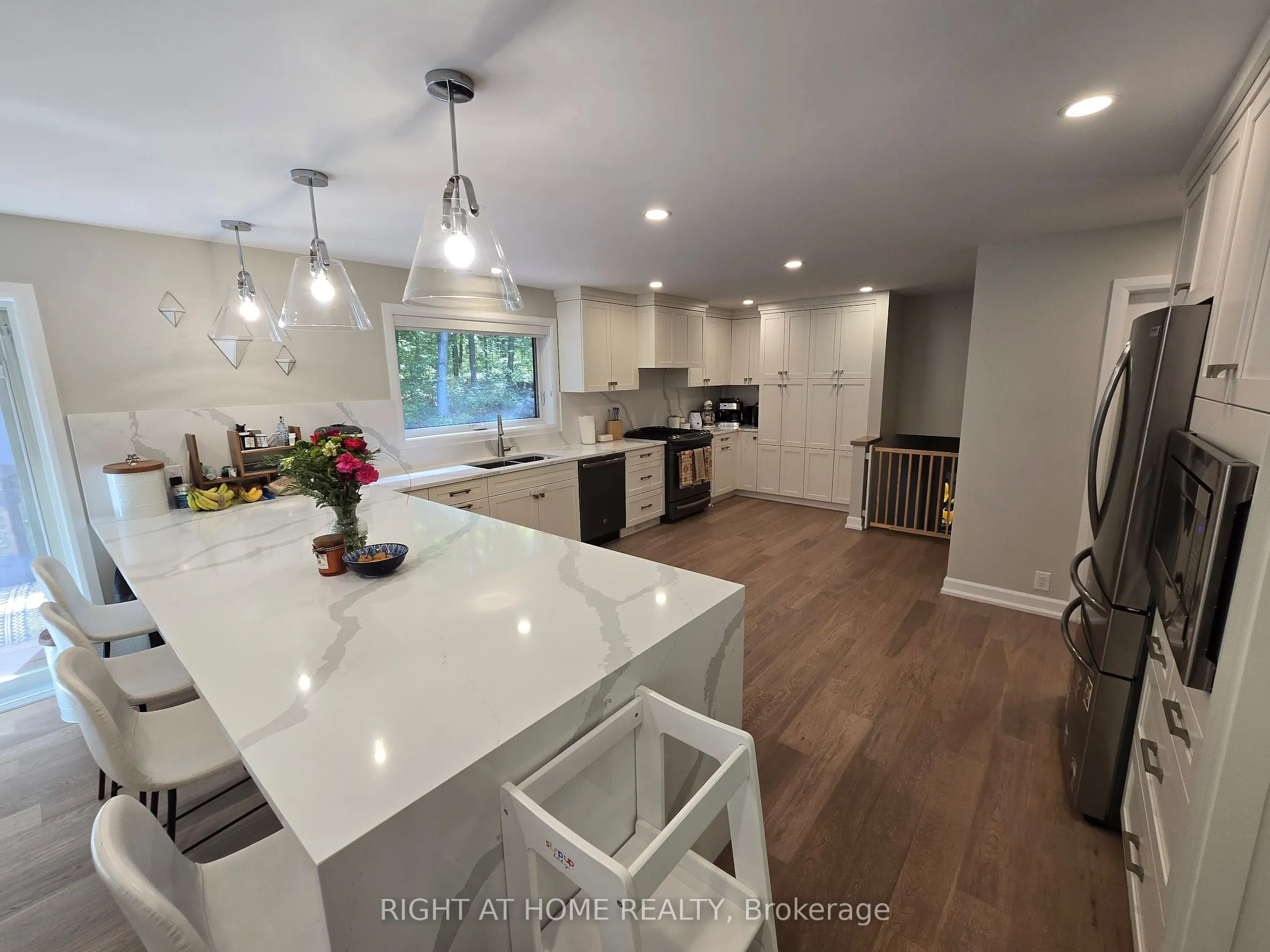 11 WOODLAND Crescent