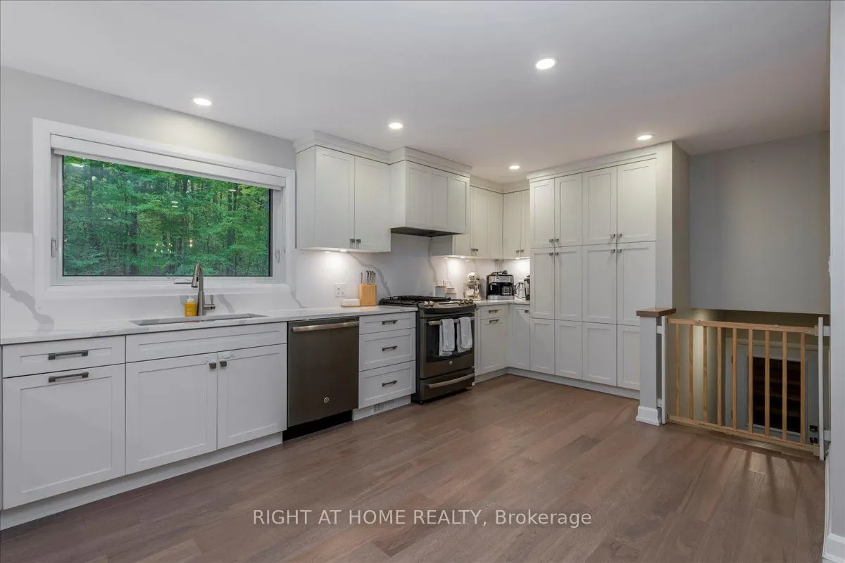 11 WOODLAND Crescent
