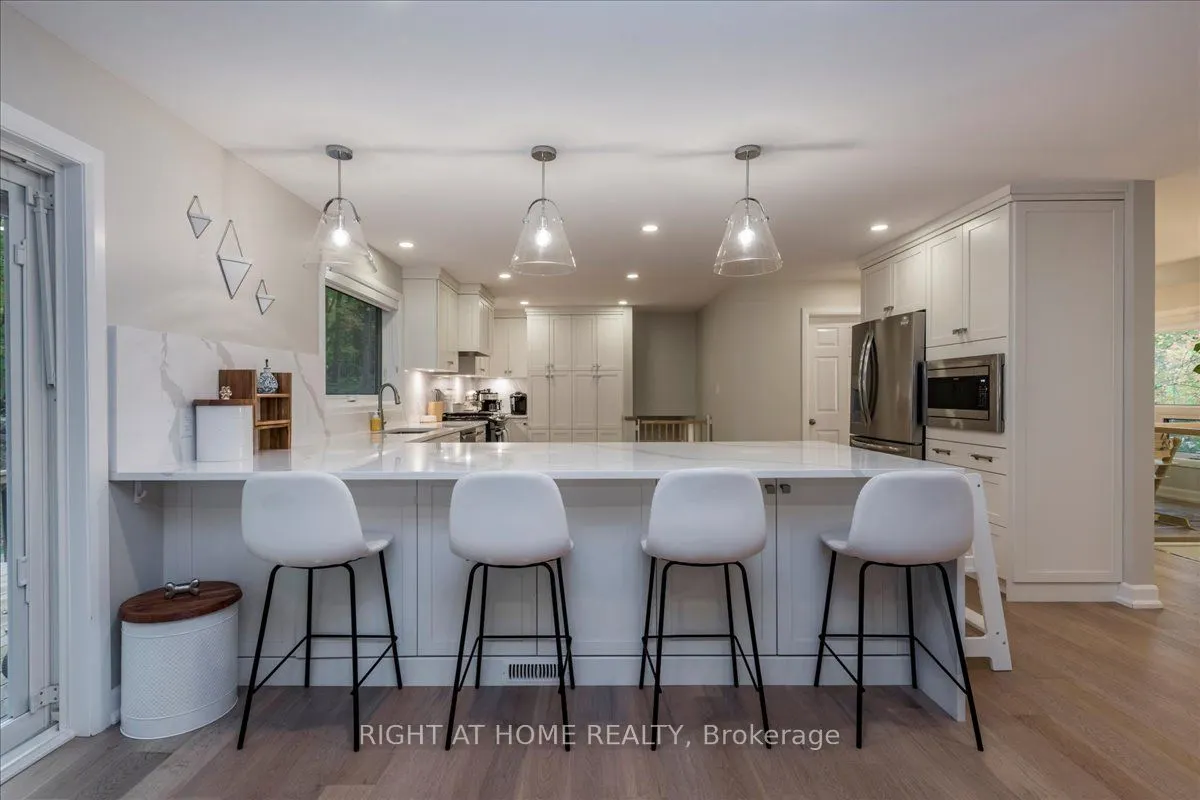 11 WOODLAND Crescent