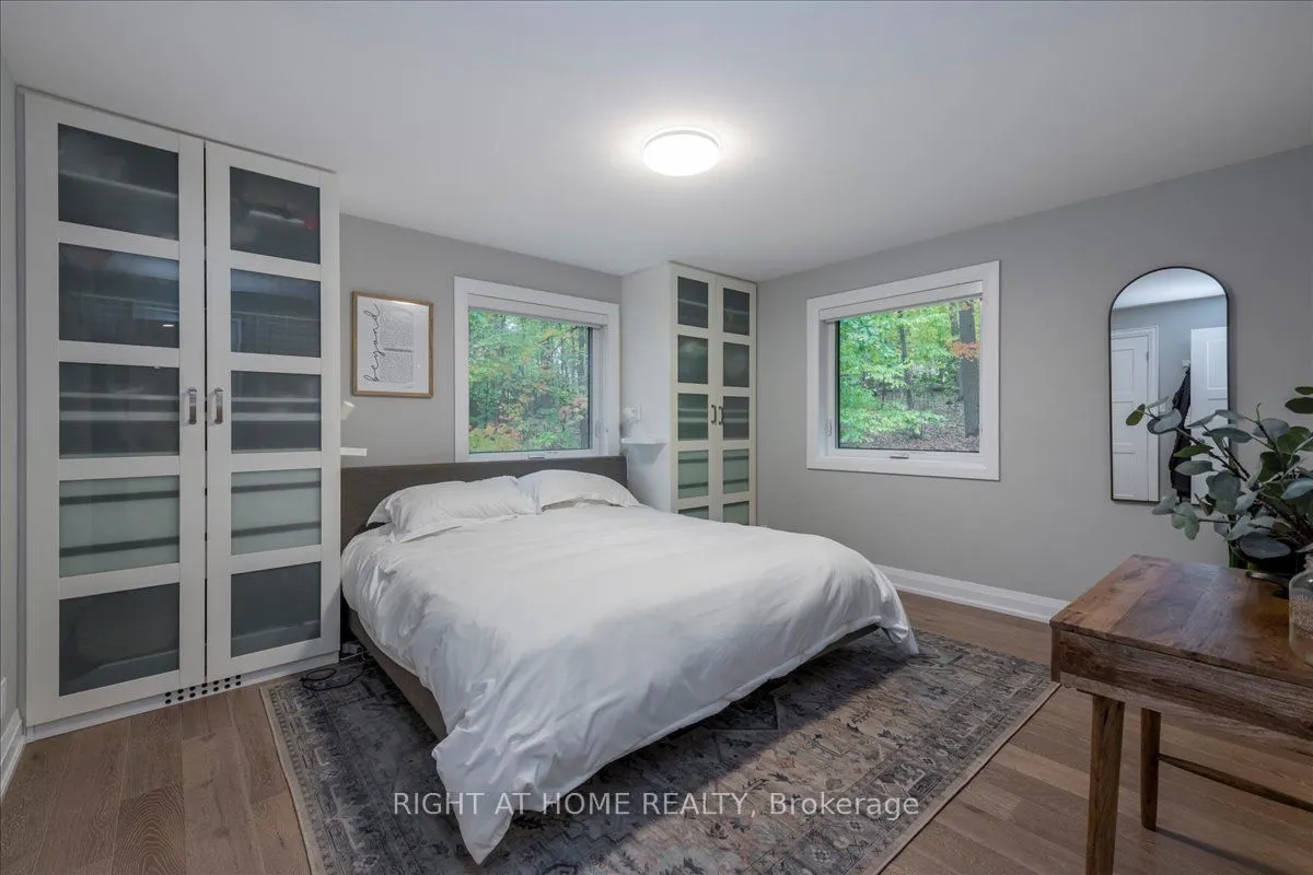 11 WOODLAND Crescent