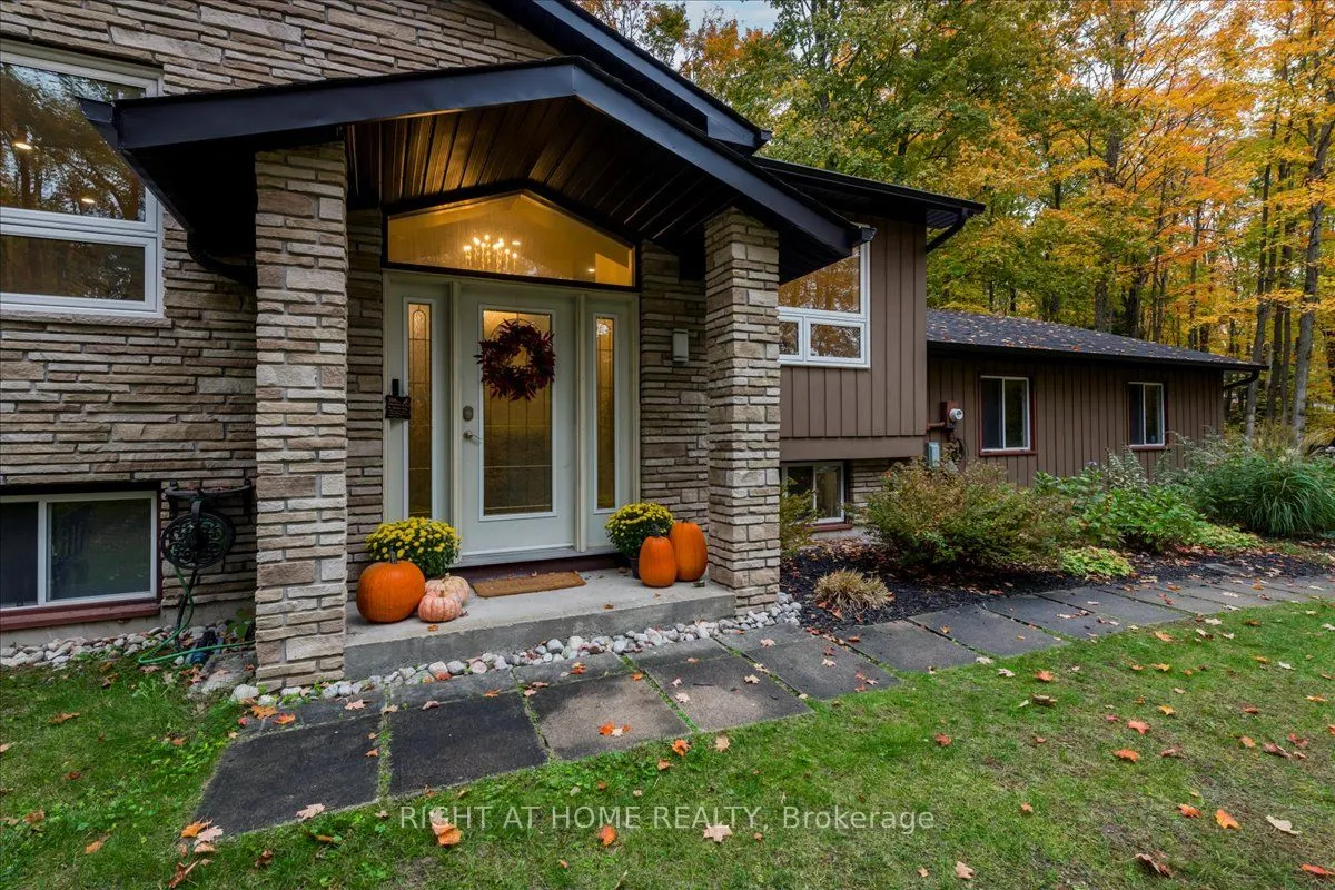 11 WOODLAND Crescent
